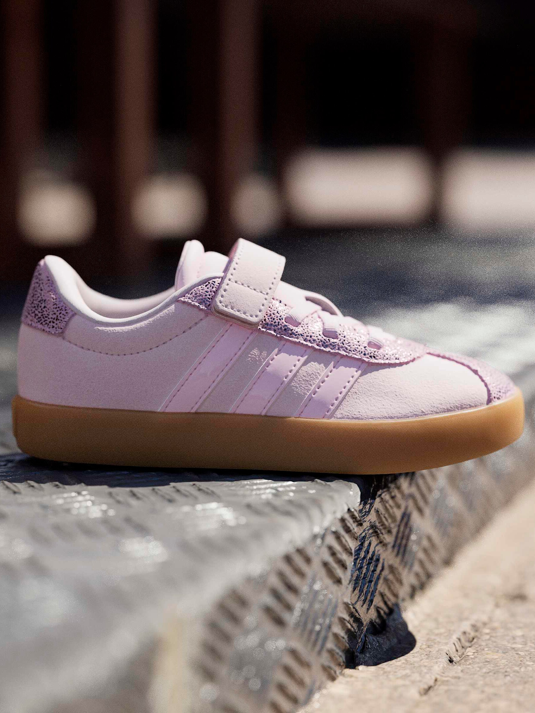 
ADIDAS, 
J VL COURT 3.0 EL C, 
Detail 1
