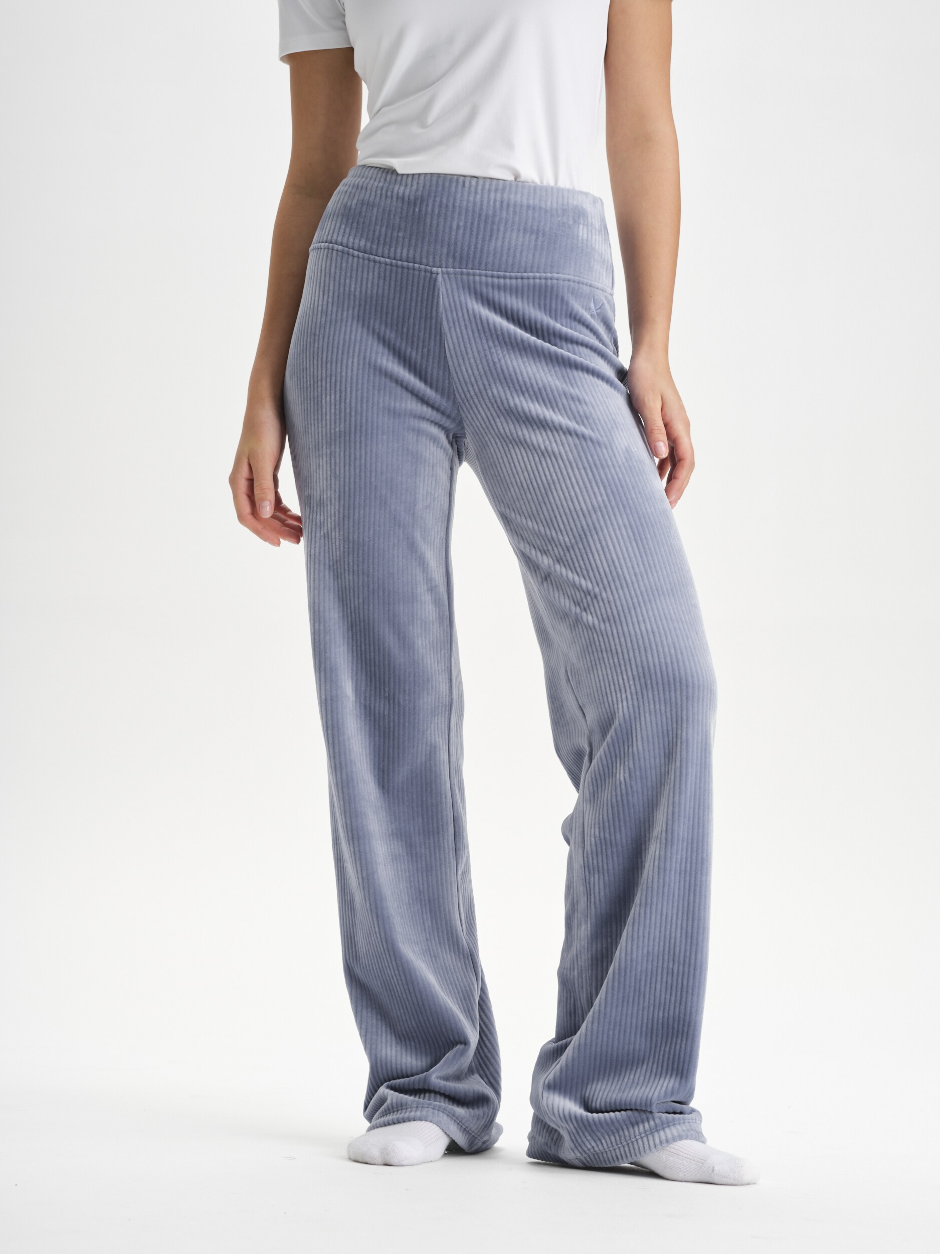 
SOC, 
W Holiday Velvet Pant, 
Detail 1
