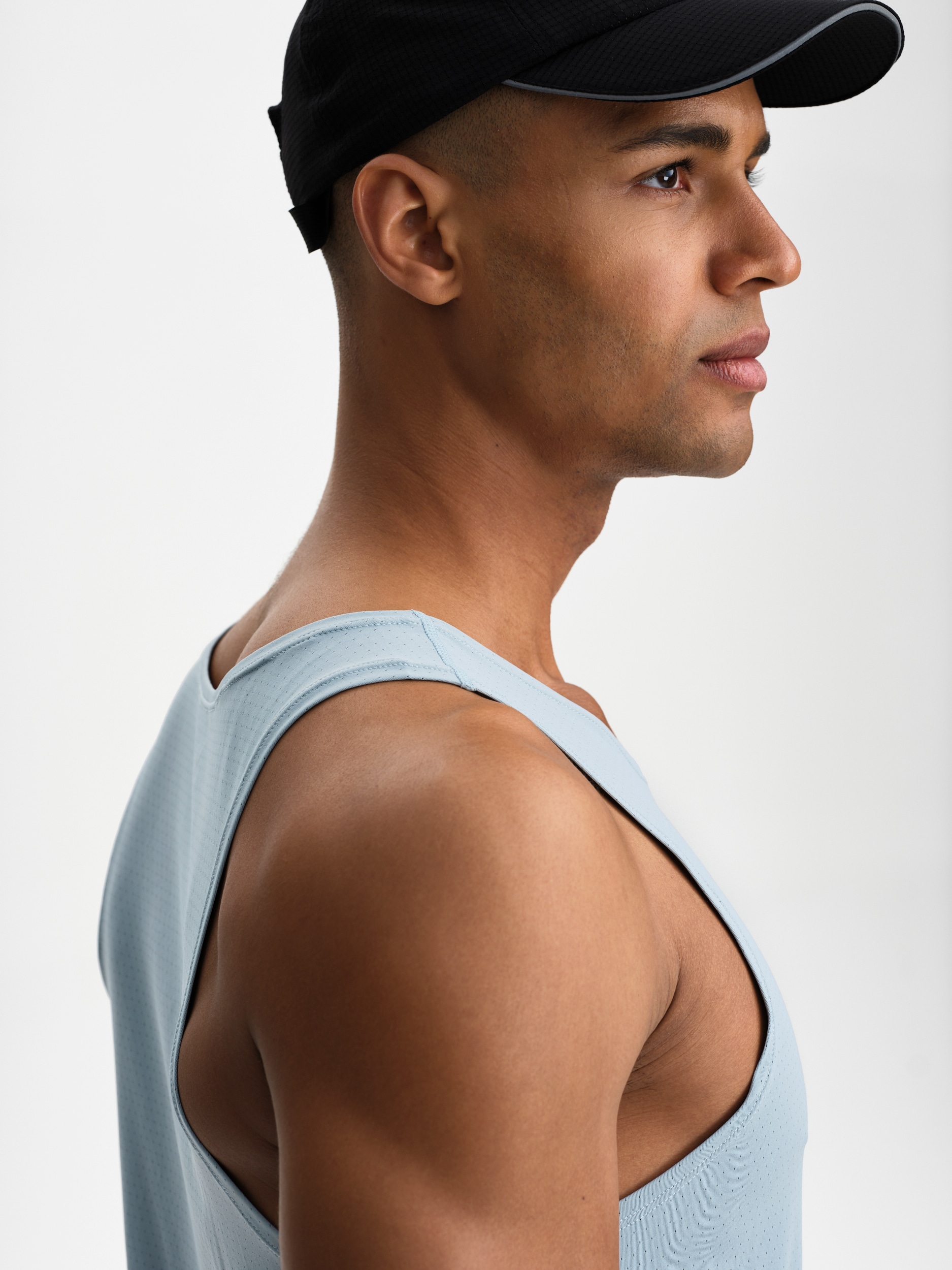 SOC, M RUN AIRY SINGLET