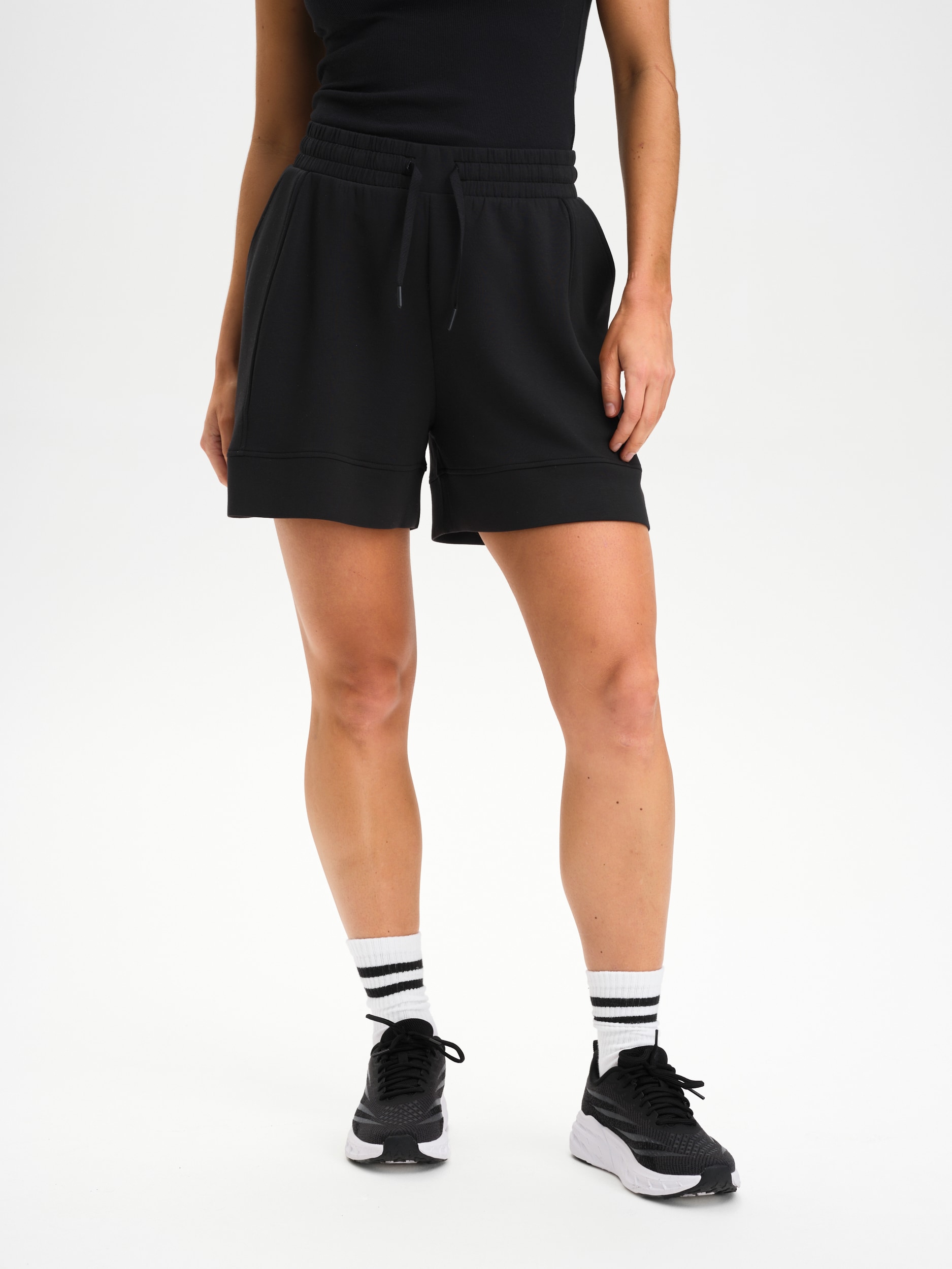 
SOC, 
W SOFT HIGH SHORTS, 
Detail 1
