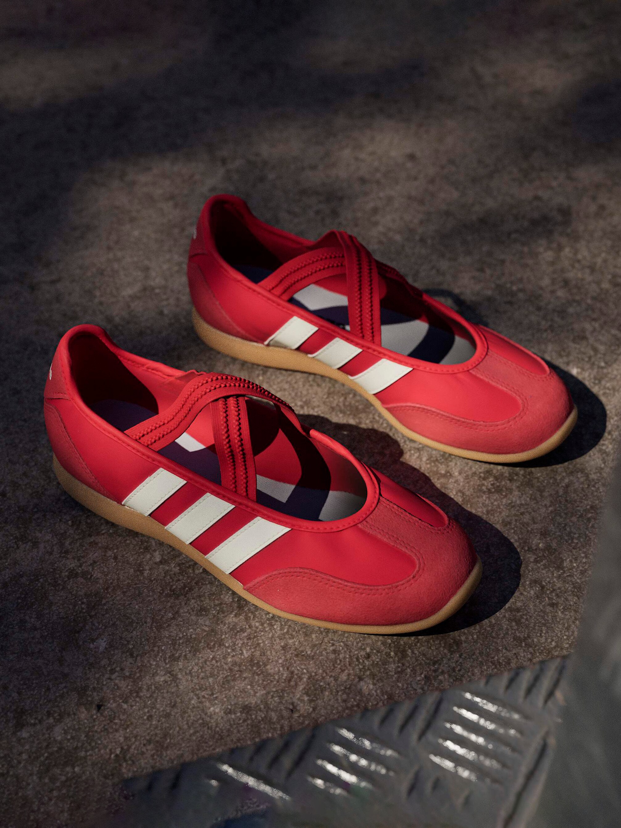 
ADIDAS, 
BARREDA MARY JANE, 
Detail 1
