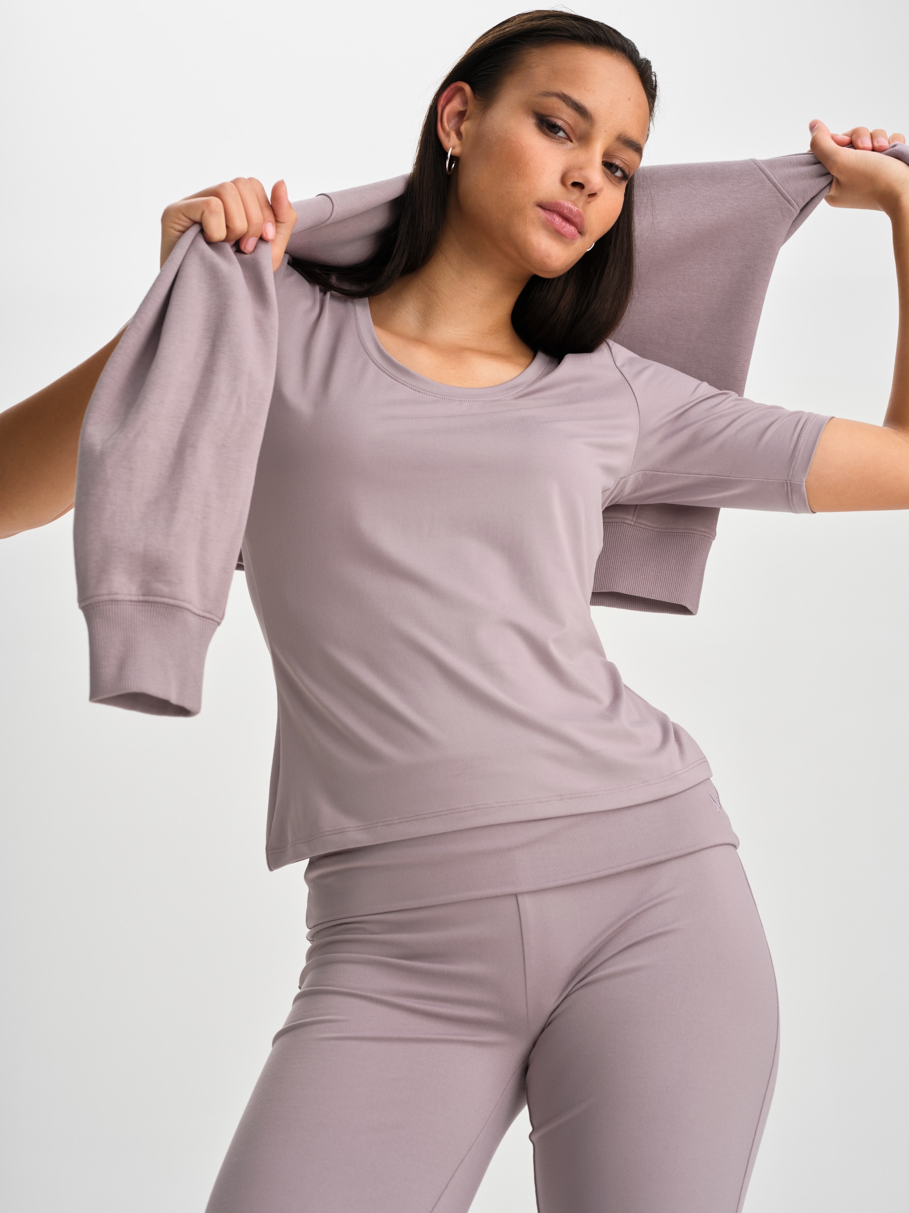 
SOC, 
W Soft Half Sleeve, 
Detail 1
