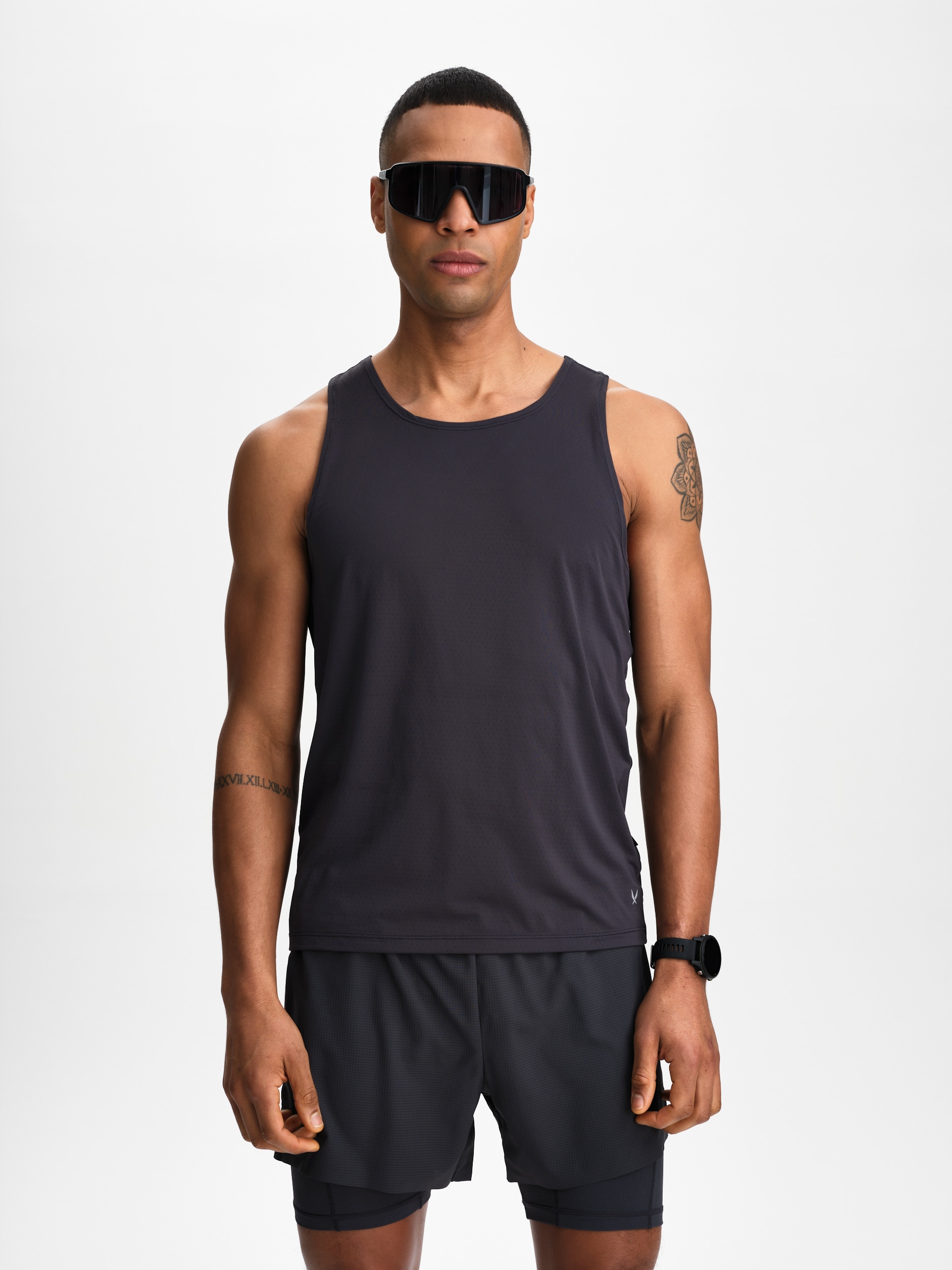 
SOC, 
M RUN AIRY SINGLET, 
Detail 1
