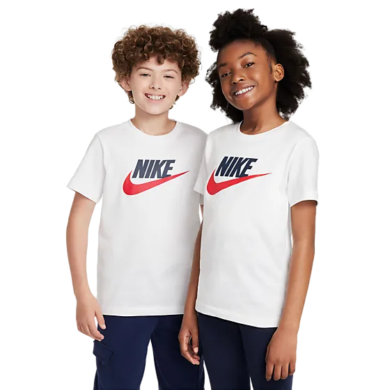 395830109102 NIKE J Nsw Tee Futura Hbr Ss 395830109102 NIKE J Nsw Tee Futura Hbr Ss Model01 Detail
