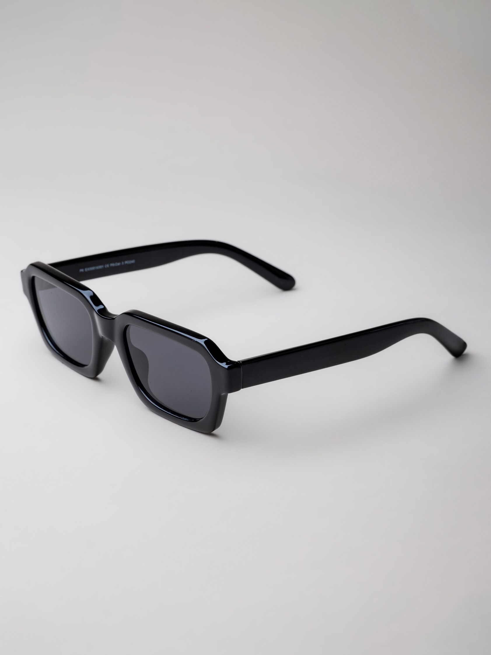 ELLA & JAY, COMMITMENT