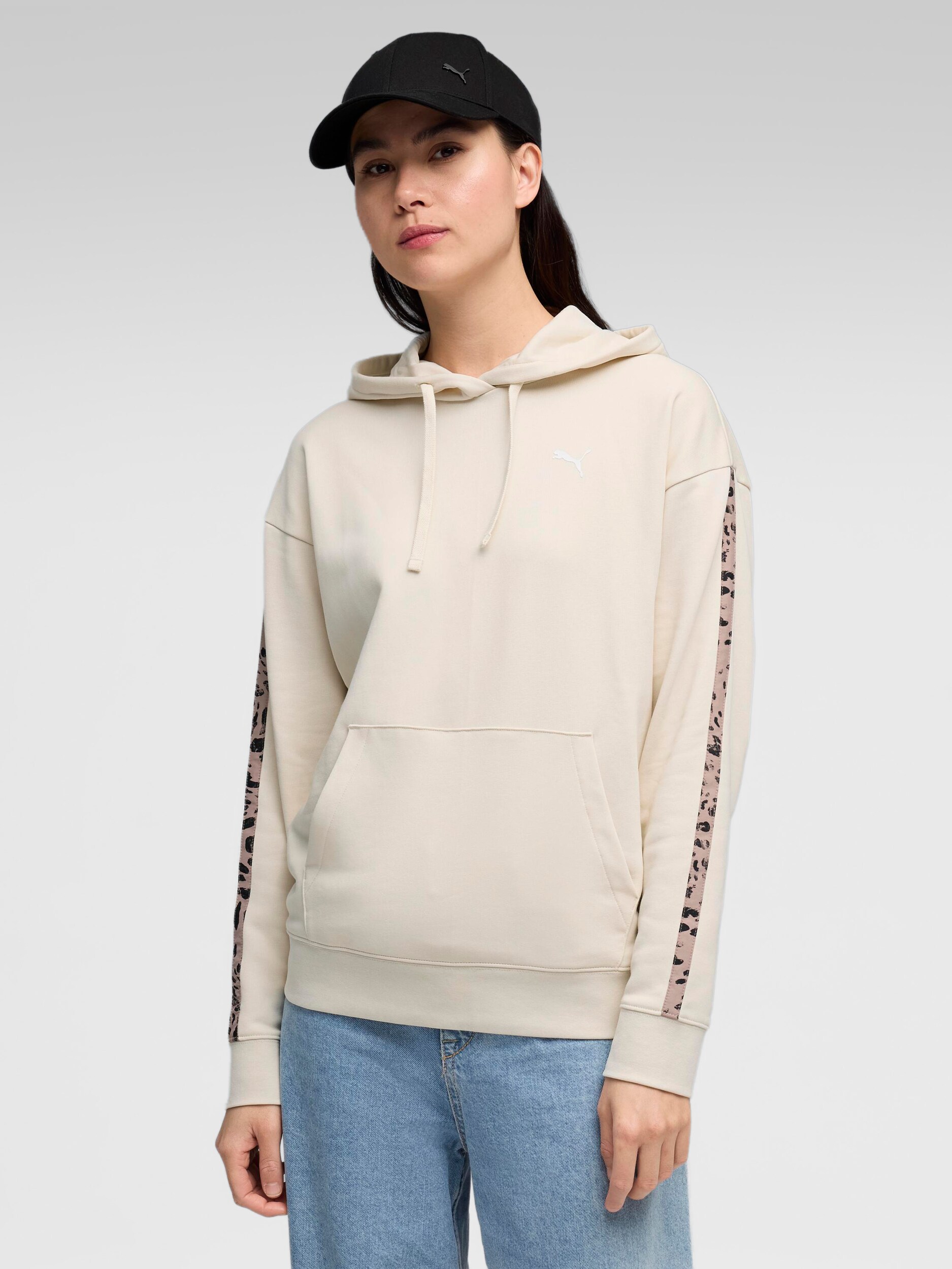 
PUMA, 
ESS GRAPHIC HOOD W, 
Detail 1
