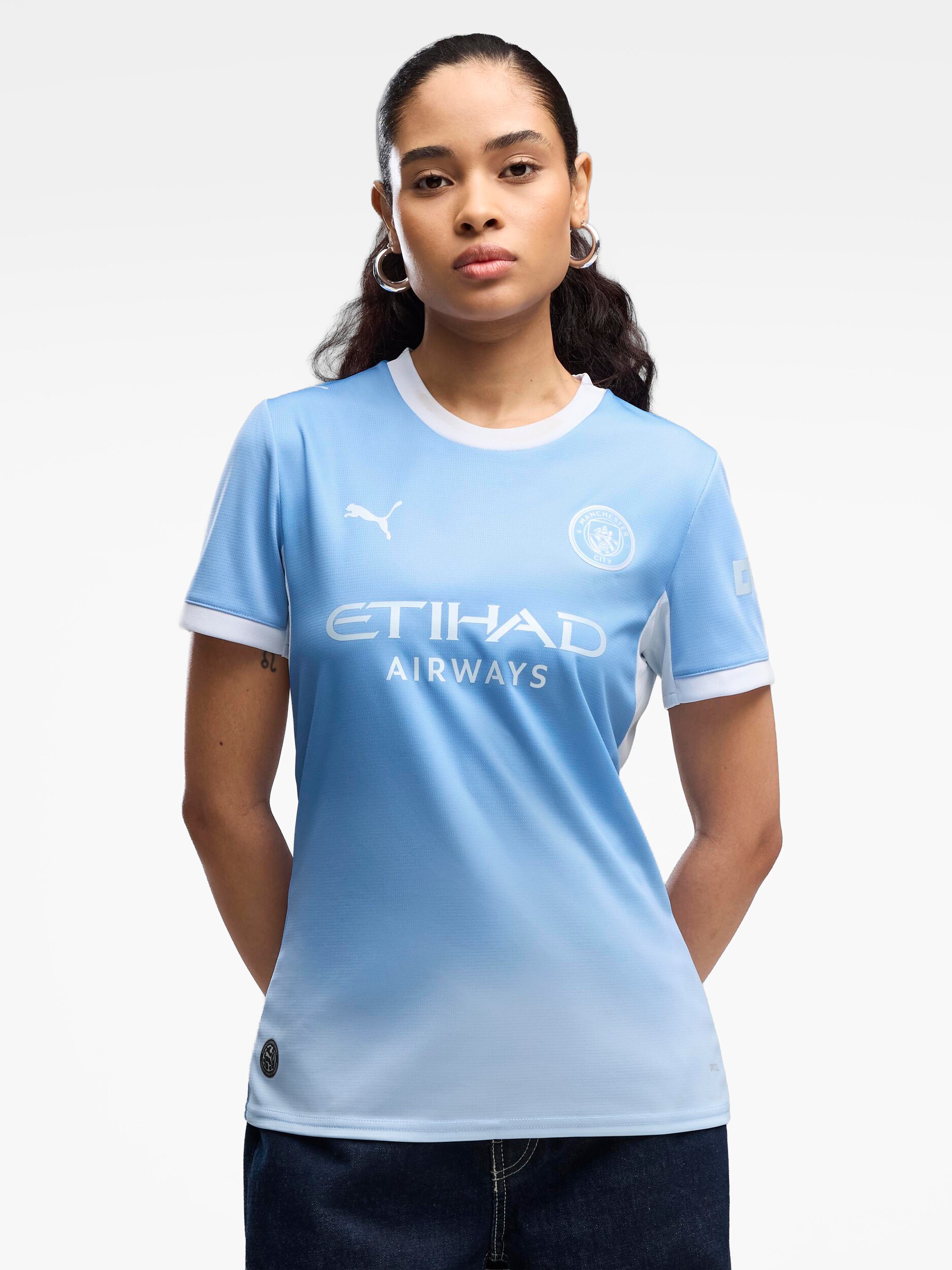
PUMA, 
MCFC HOME JERSEY REPLICA W, 
Detail 1
