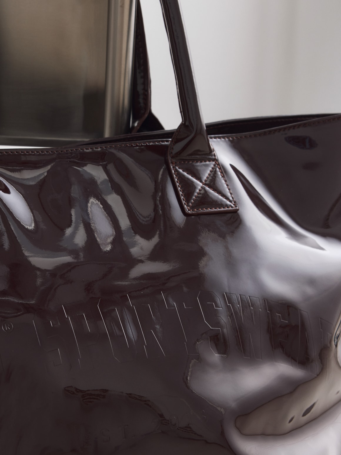 AIM&acute;N, GLOSSY TOTE BAG