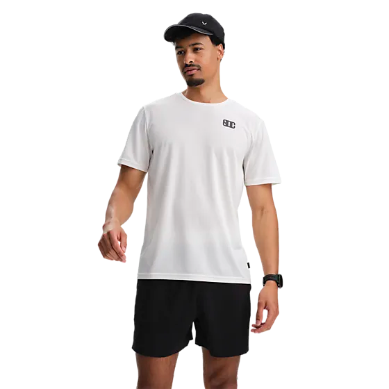405510101101 SOC M Run Graphic Mesh Tee 405510101101 SOC M Run Graphic Mesh Tee Model01 Detail
