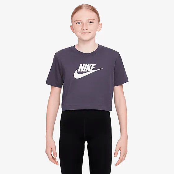 395911103105 NIKE G Nsw Tee Crop Futura Ss 395911103105 NIKE G Nsw Tee Crop Futura Ss Model01 Detail