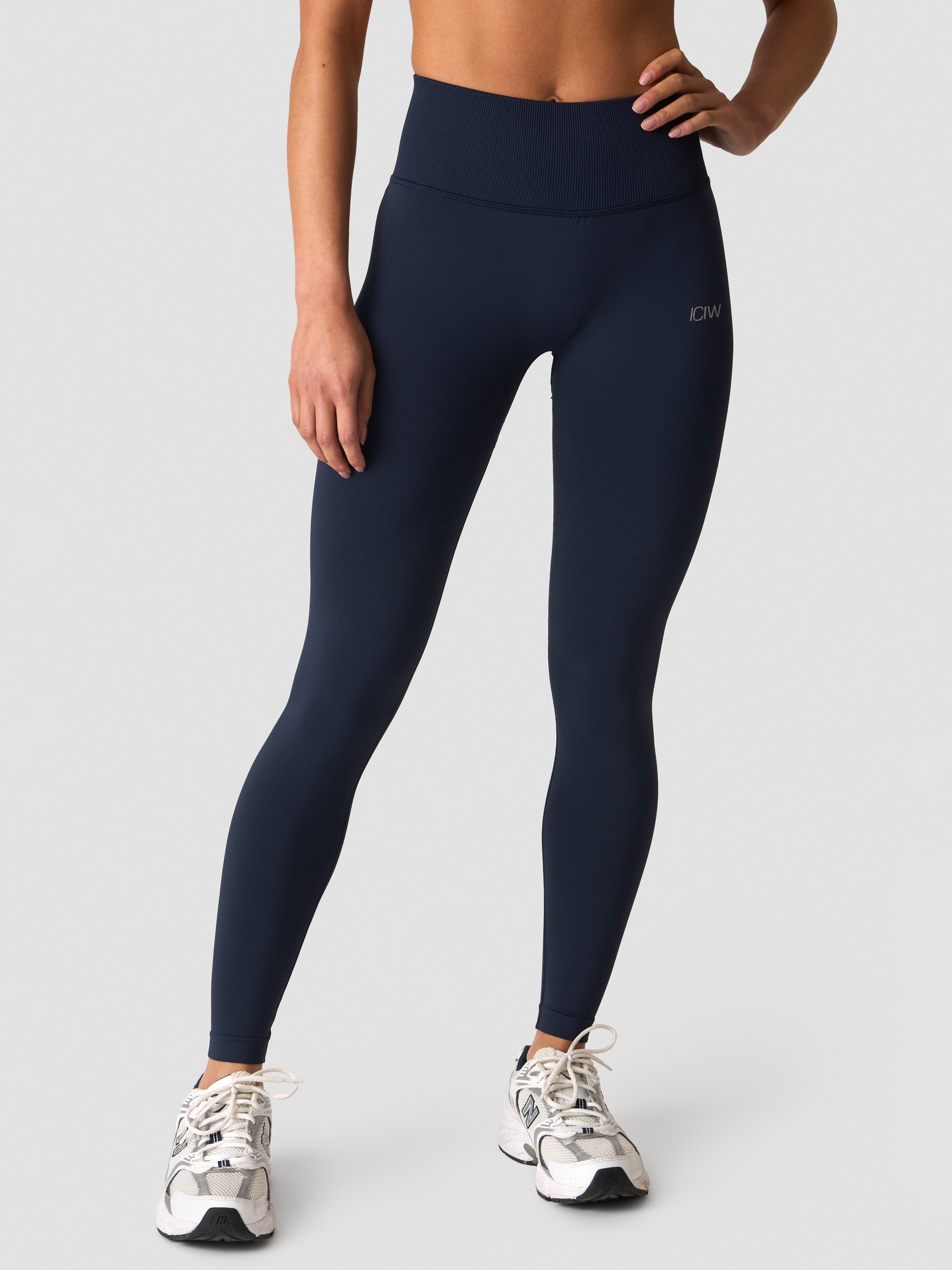 
ICANIWILL, 
DEFINE SEAMLESS V-SHAPE TIGHT W, 
Detail 1
