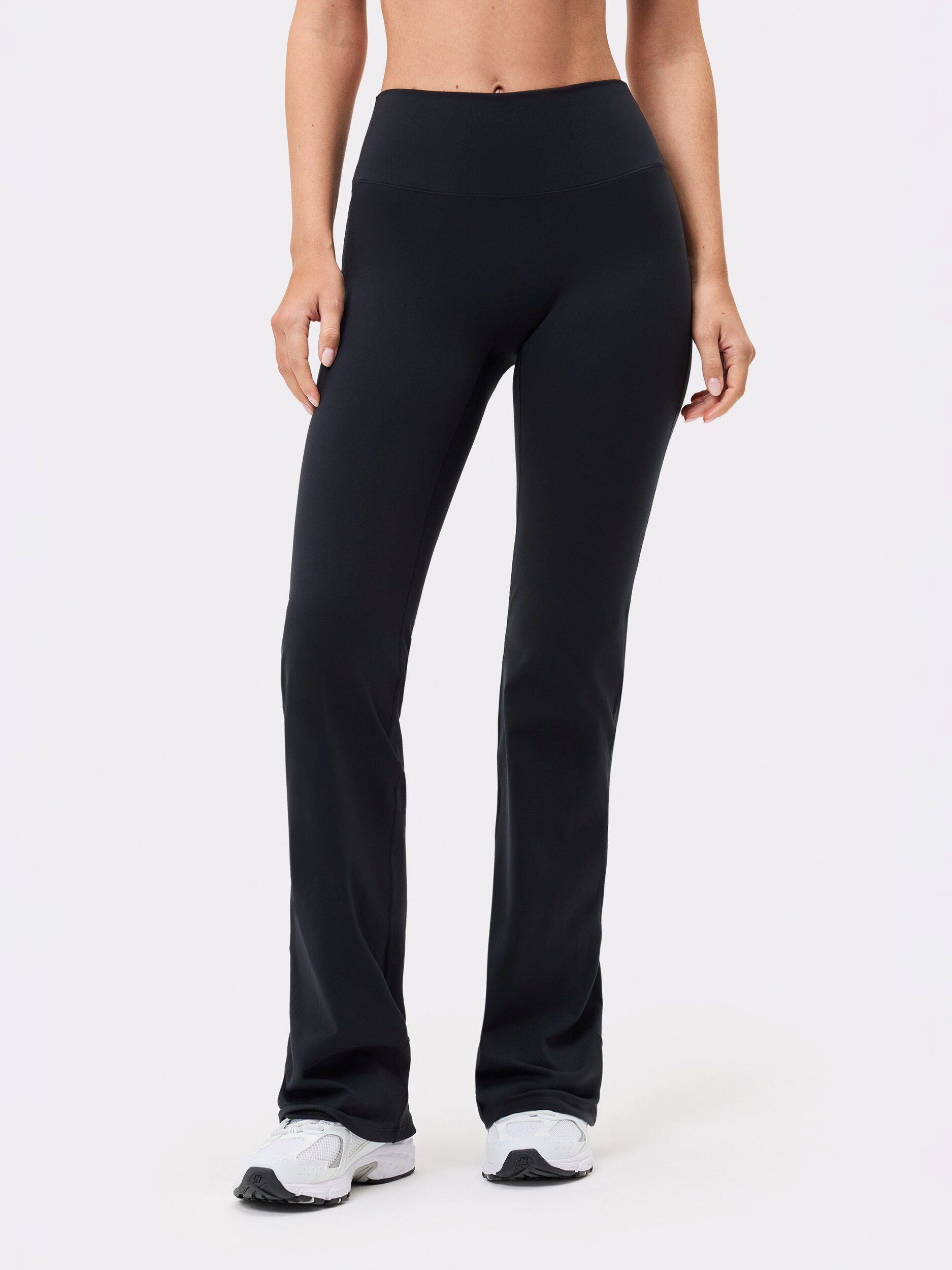 
STRONGER, 
W SOFT FLARED LEGGINGS, 
Detail 1
