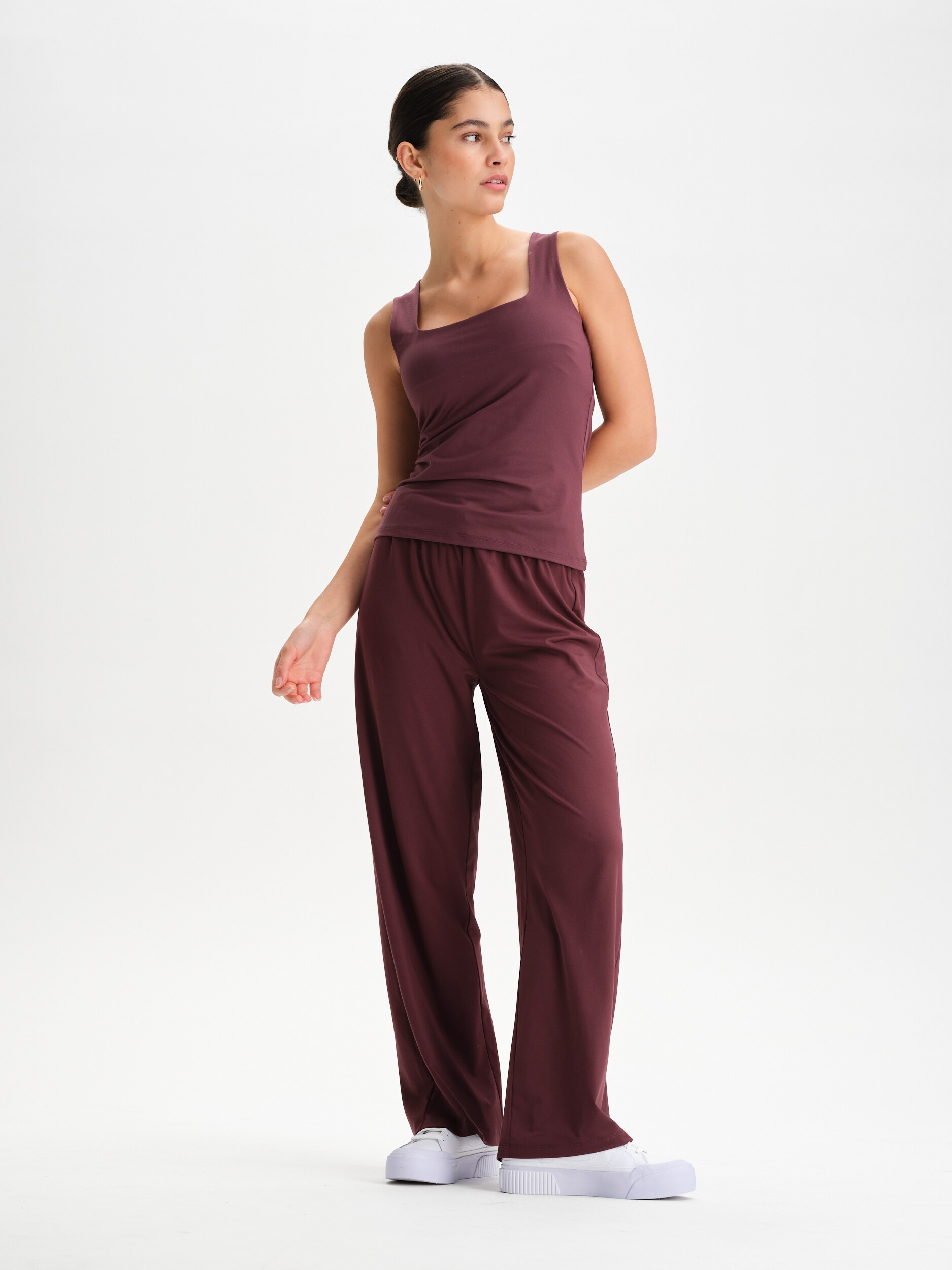 SOC, W Soft Square Singlet