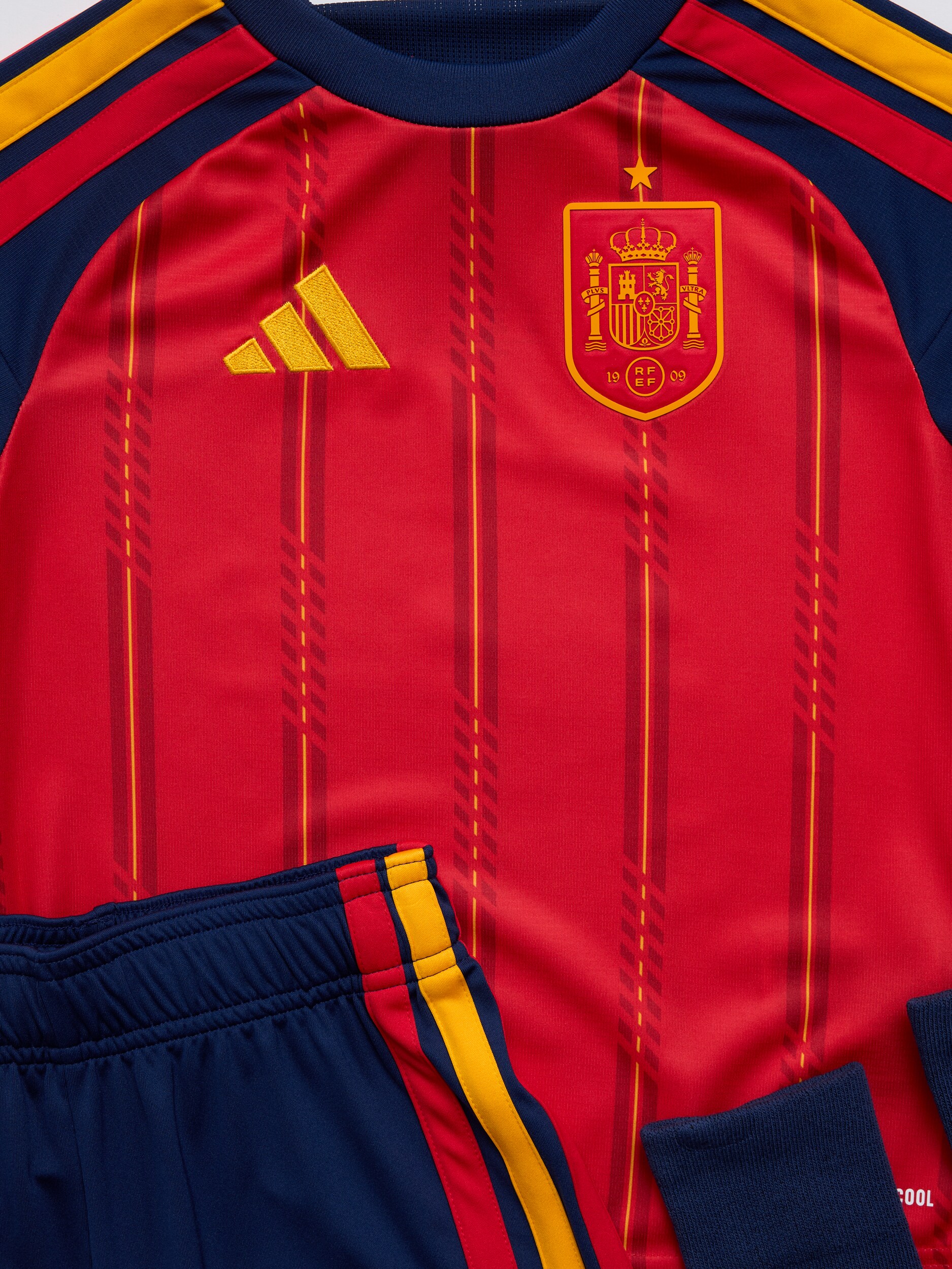 ADIDAS, Spain 26 Home Youth Kit