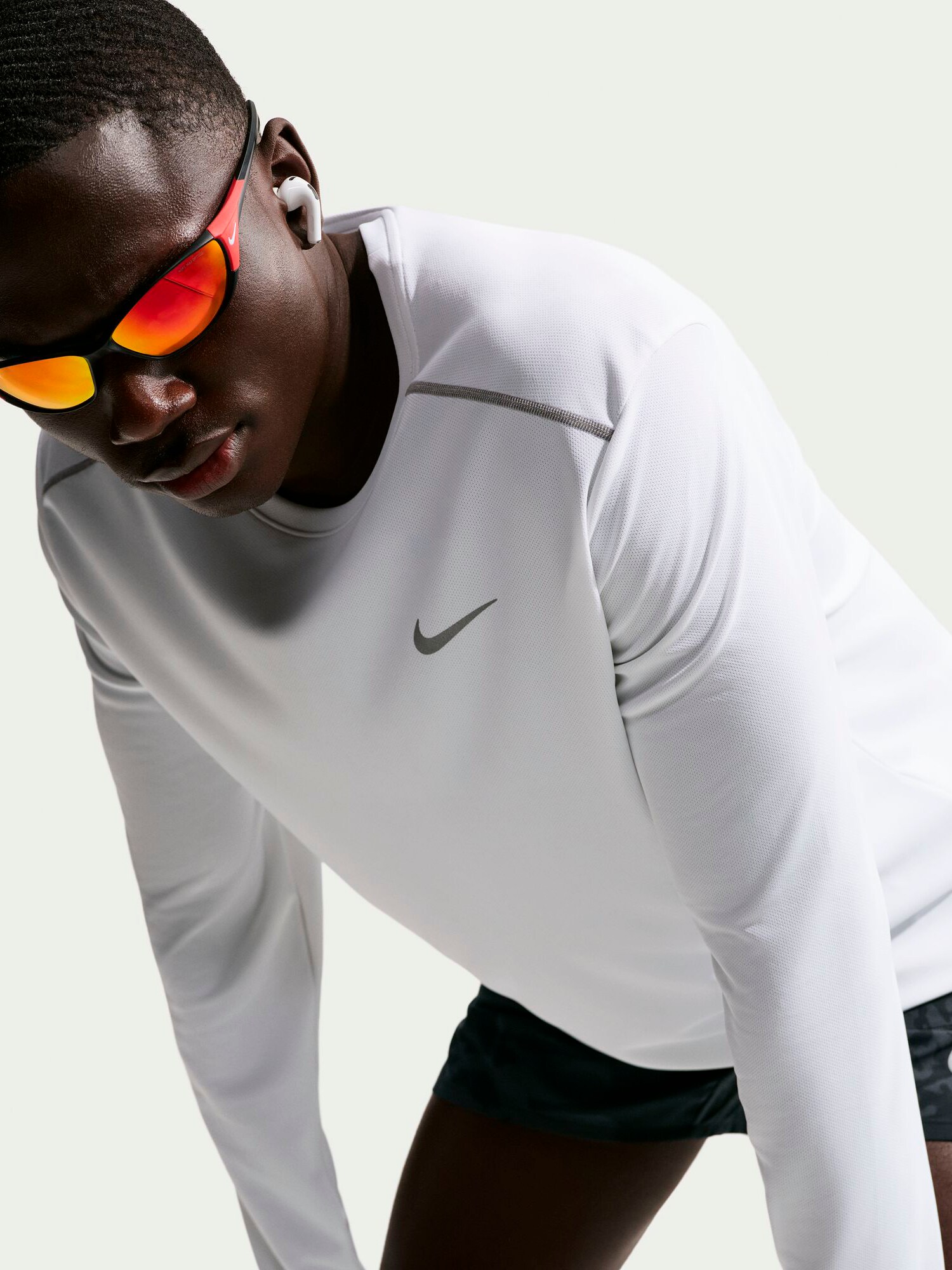 
NIKE, 
M NIKE MILER DRI FIT LONG SLEEVE RUNNING TOP, 
Detail 1
