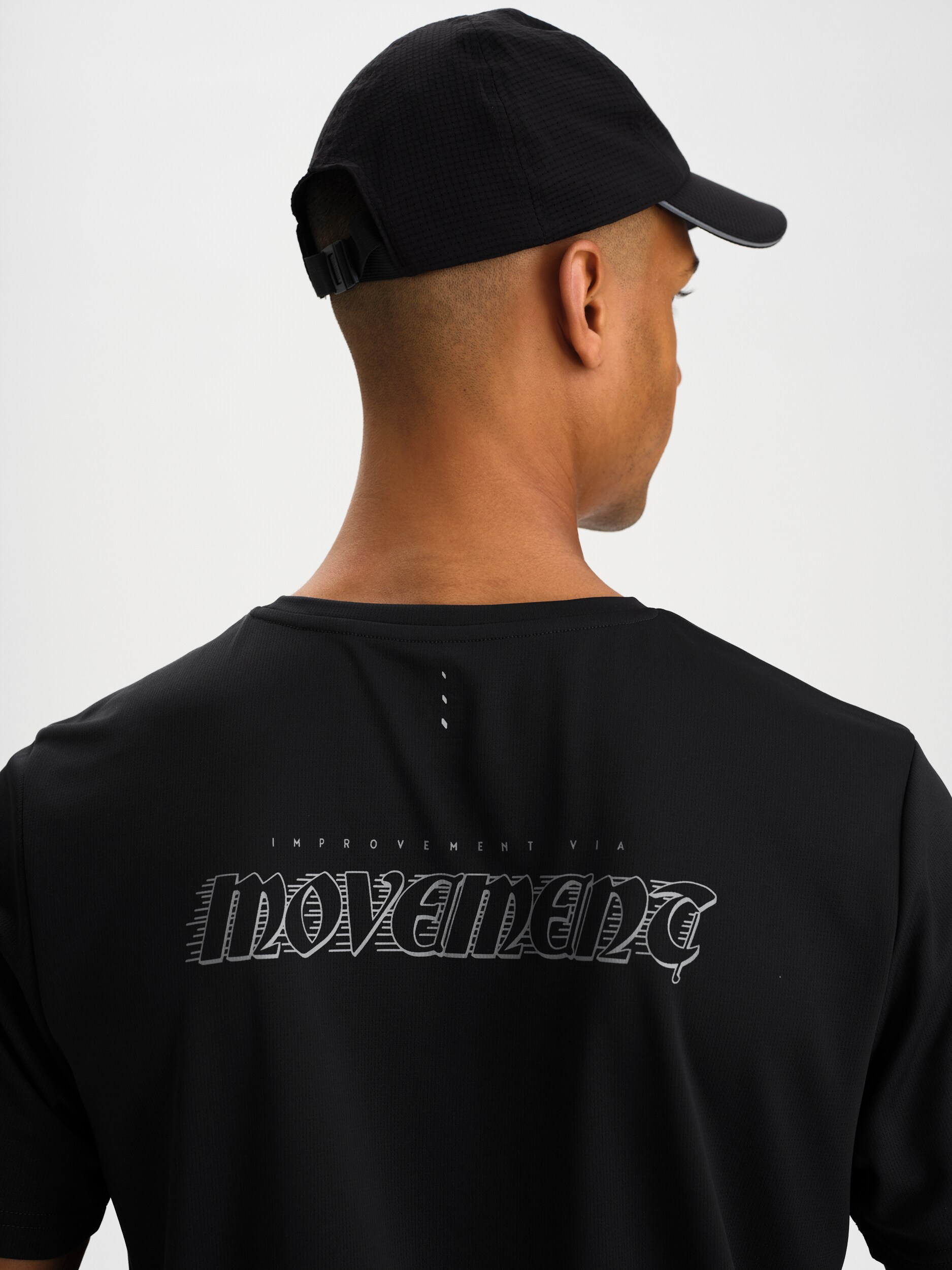 SOC, M RUN GRAPHIC MESH TEE