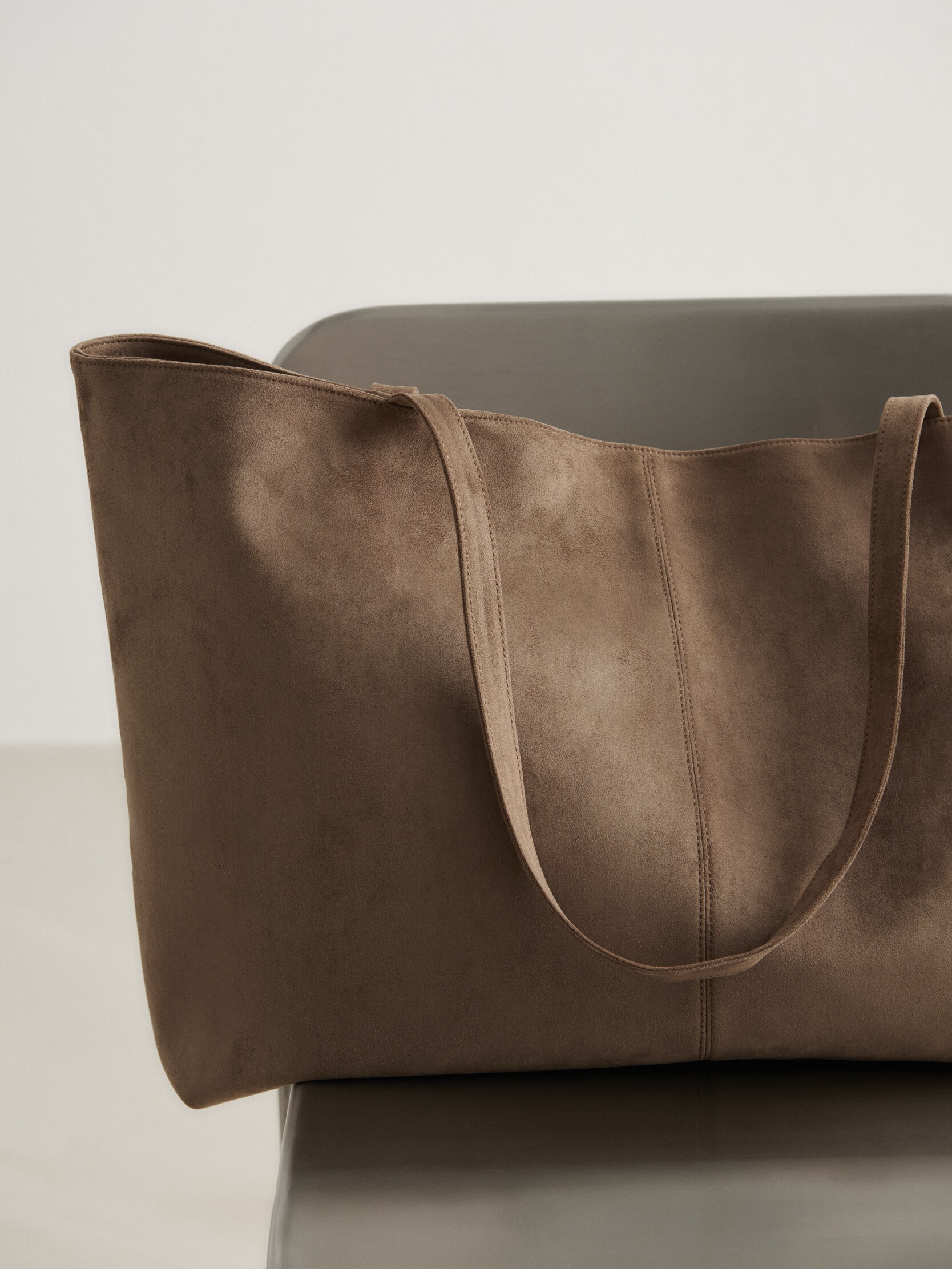 AIM&acute;N, MICROSUEDE APPAREL TOTE BAG