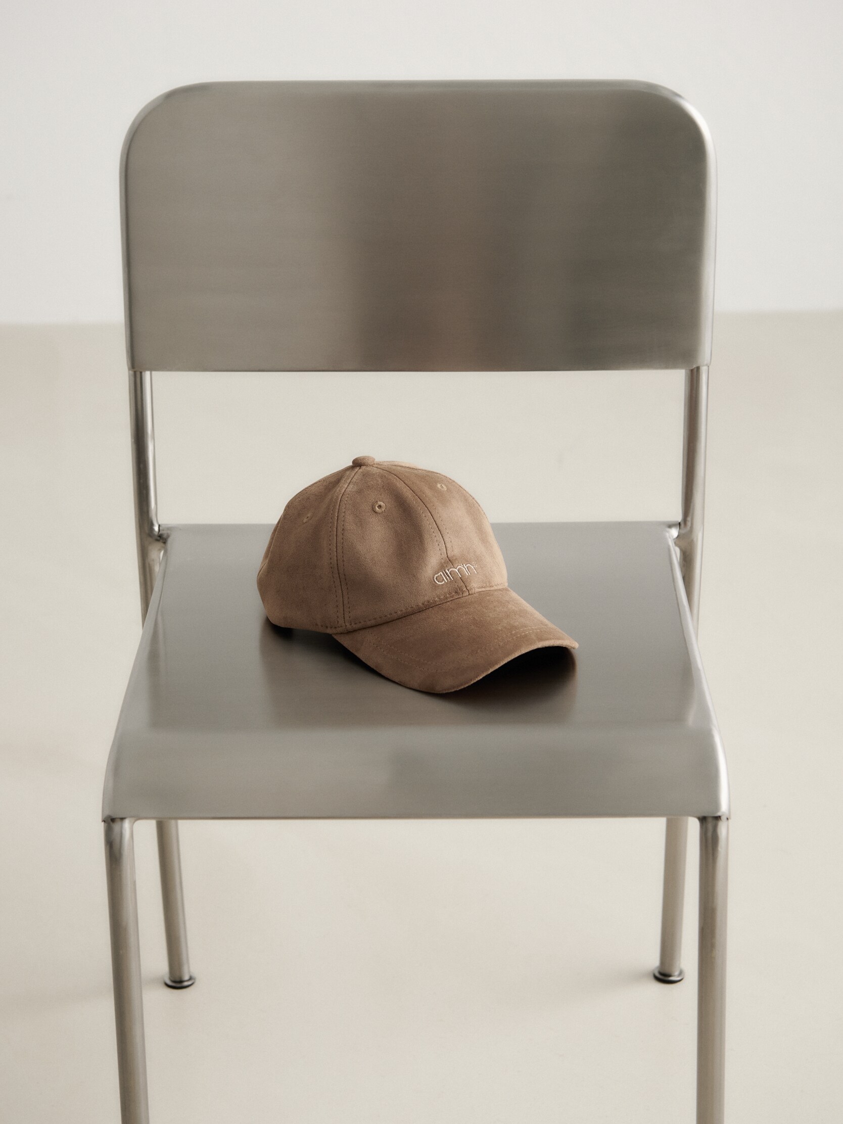 AIM&acute;N, W SMALL LOGO SUEDE CAP
