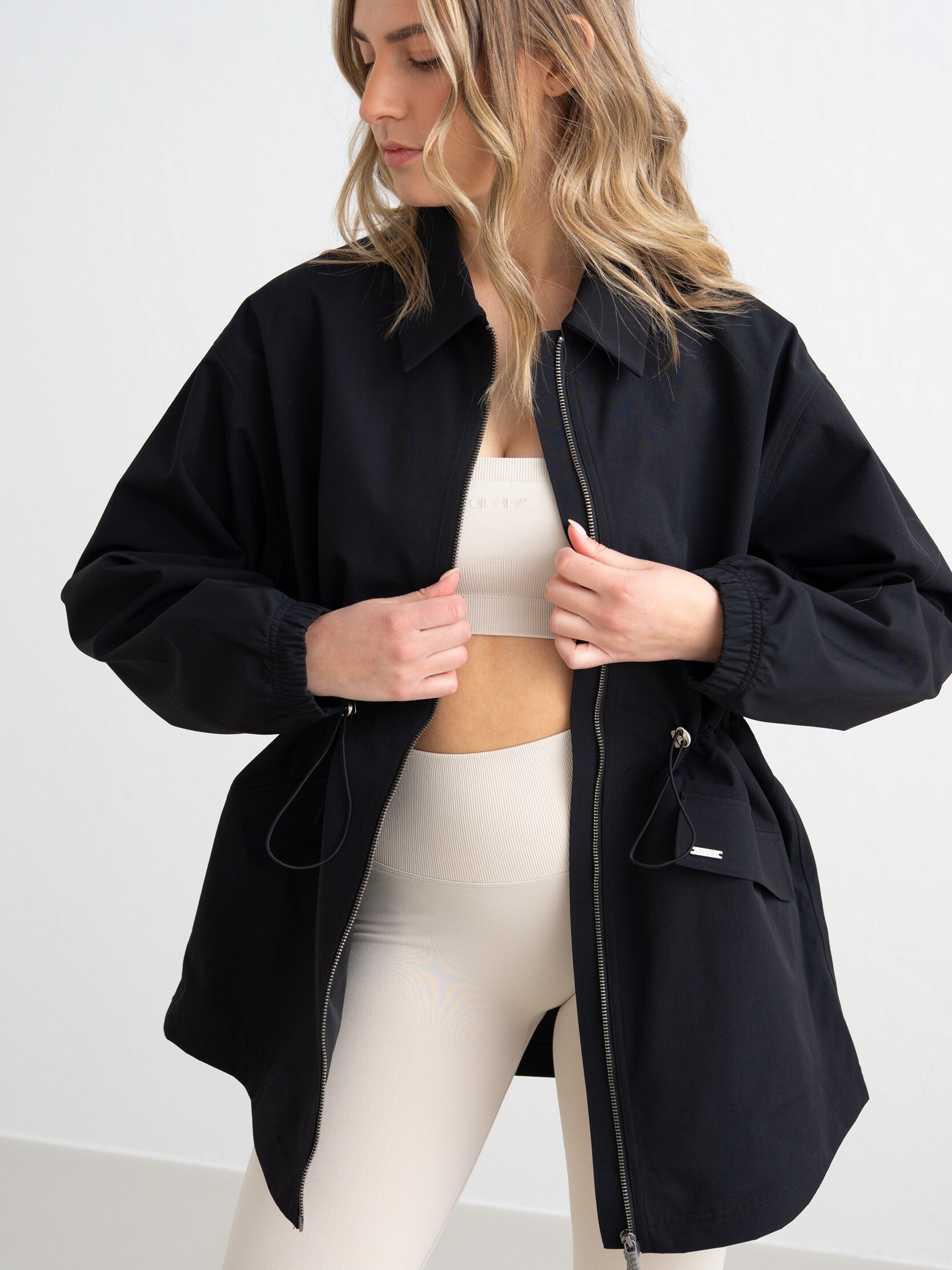 
AIM&acute;N, 
W WATERPROOF ZIP JACKET, 
Detail 1
