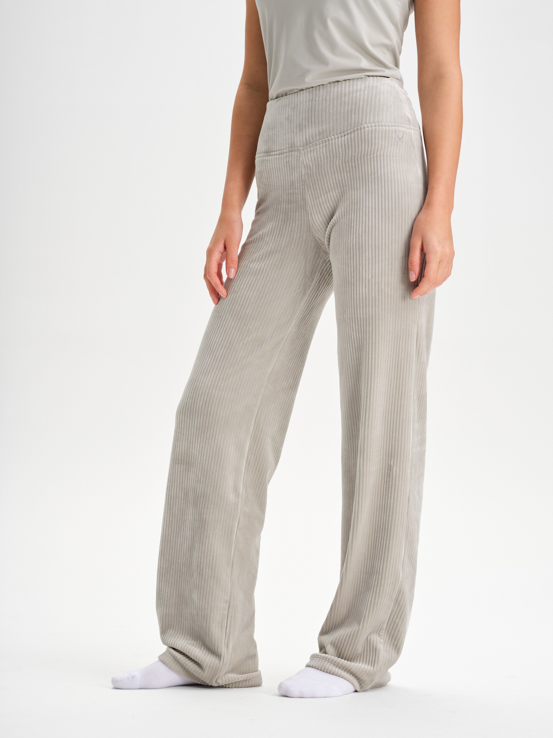 
SOC, 
W Holiday Velvet Pant, 
Detail 1
