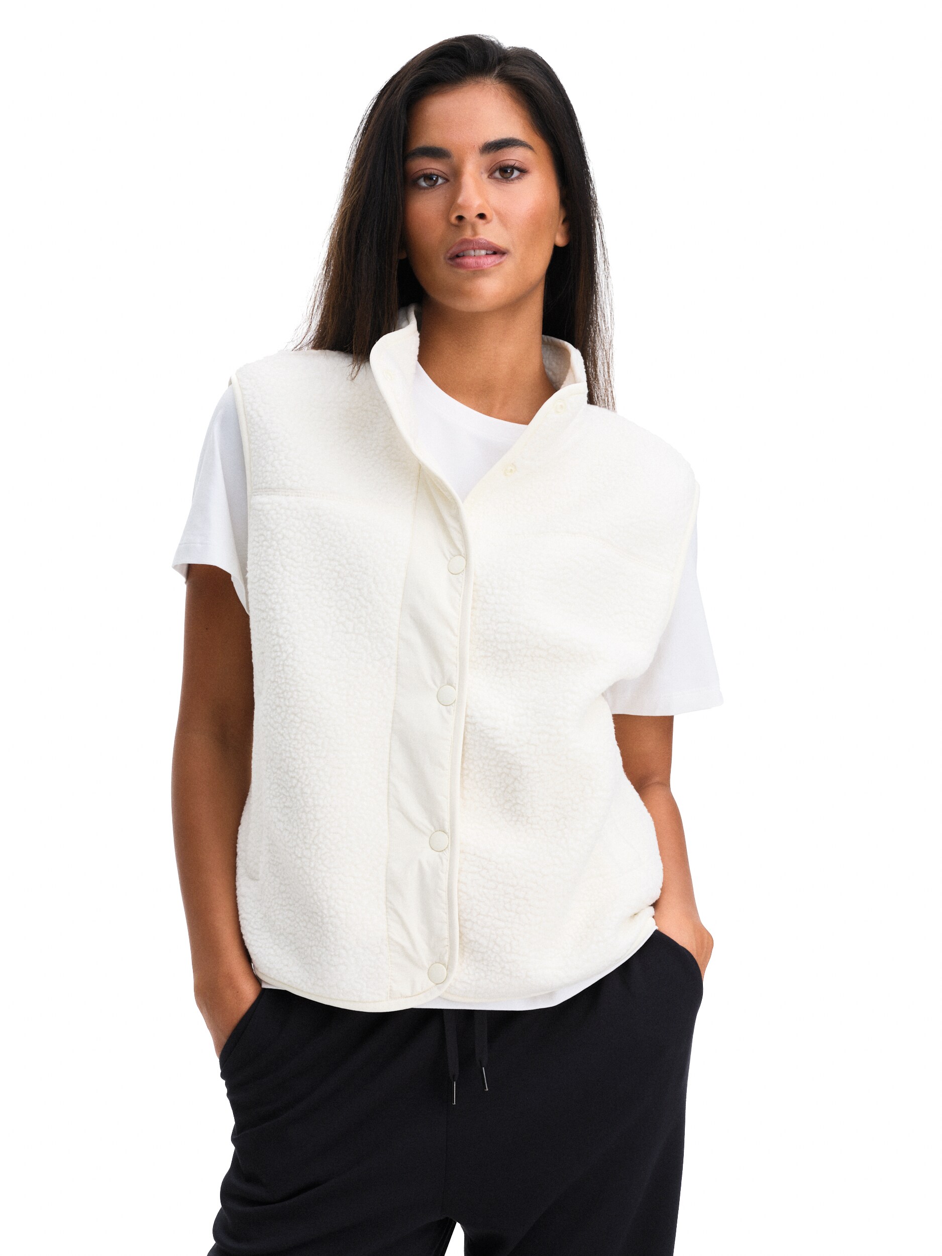 
URBAN ROAM, 
PILE VEST W, 
Detail 1
