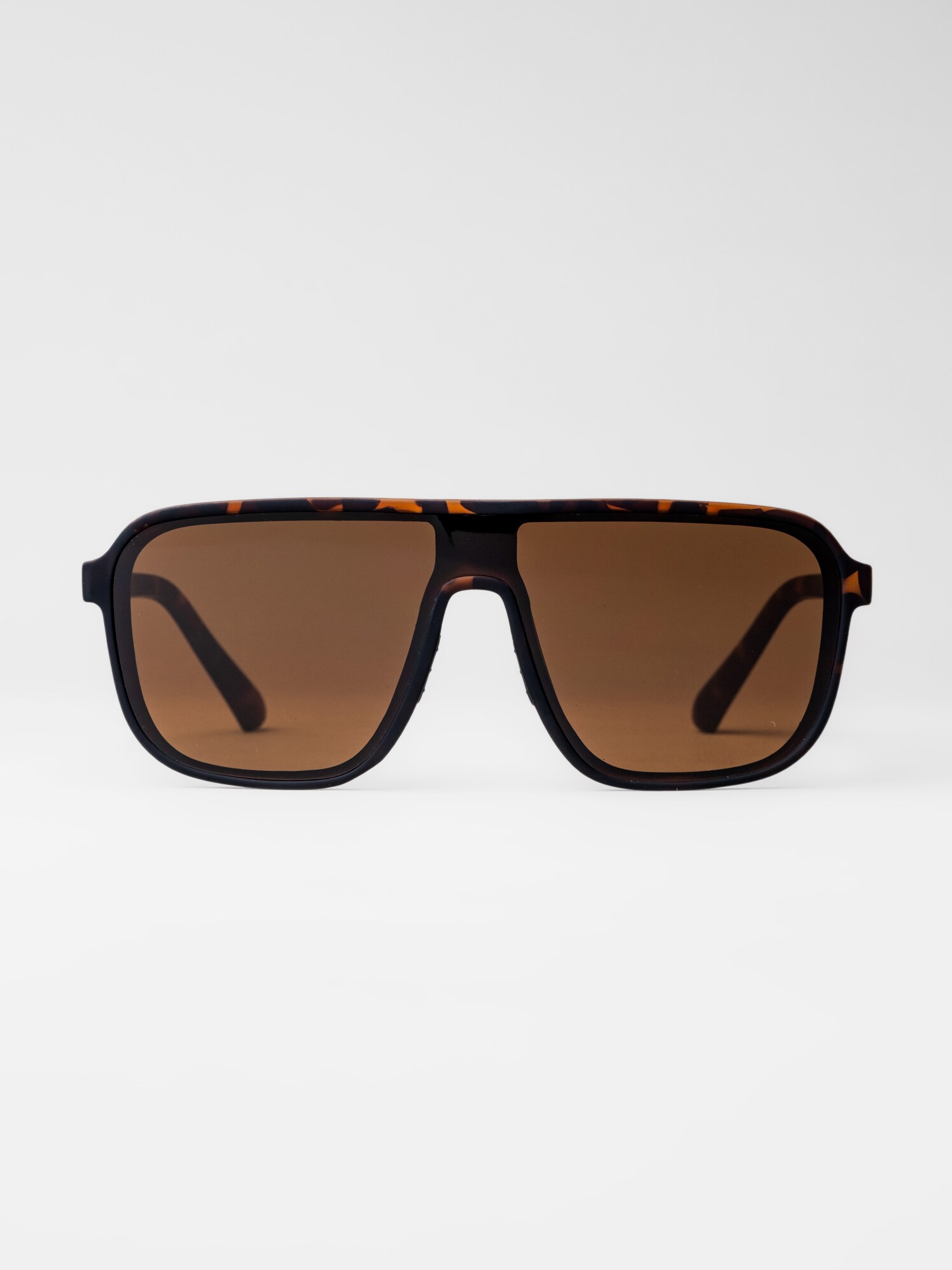 
ELLA & JAY, 
BRAVE, 
Detail 1
