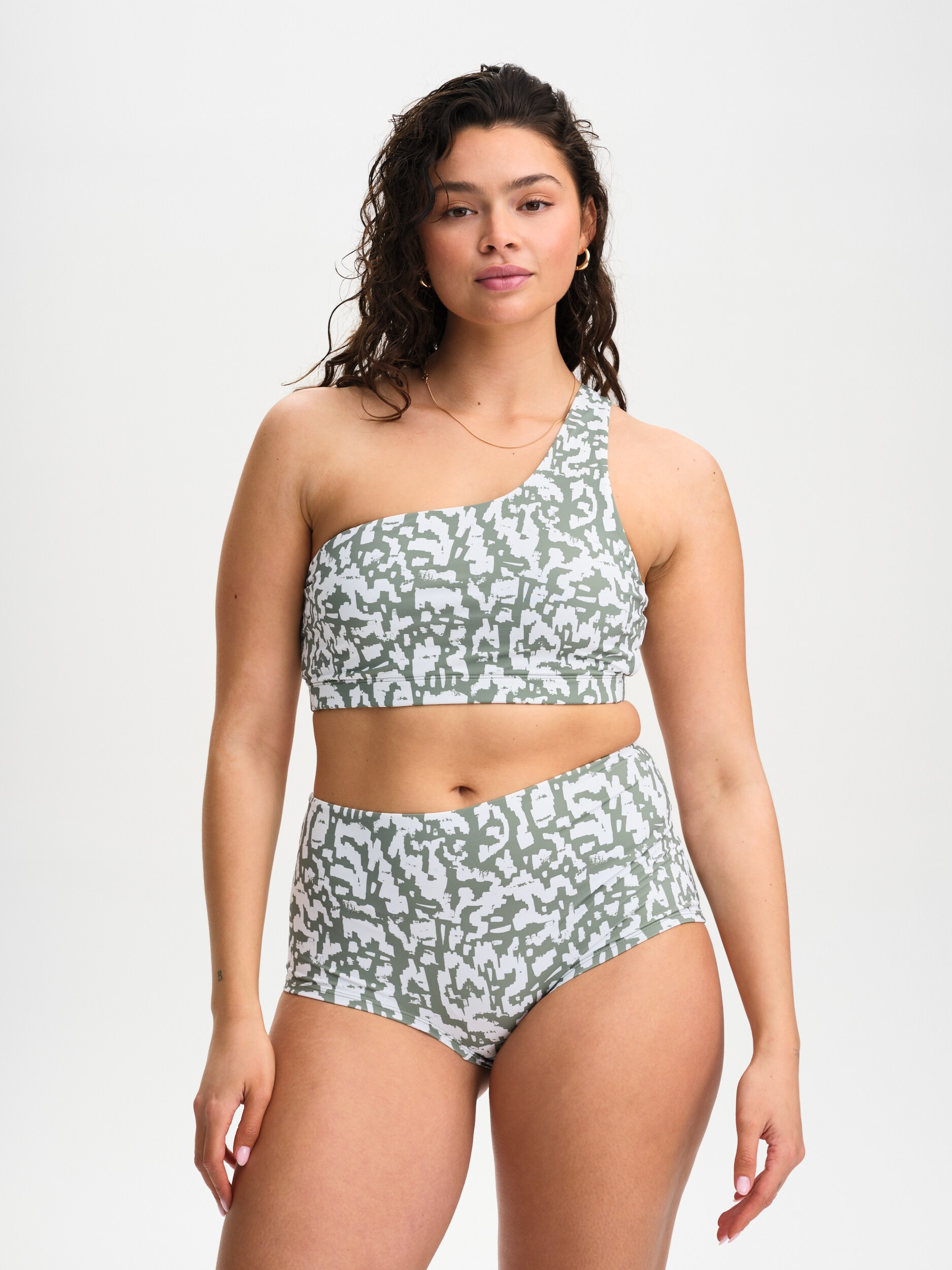 SOC, W BEACH ONESHOULDER