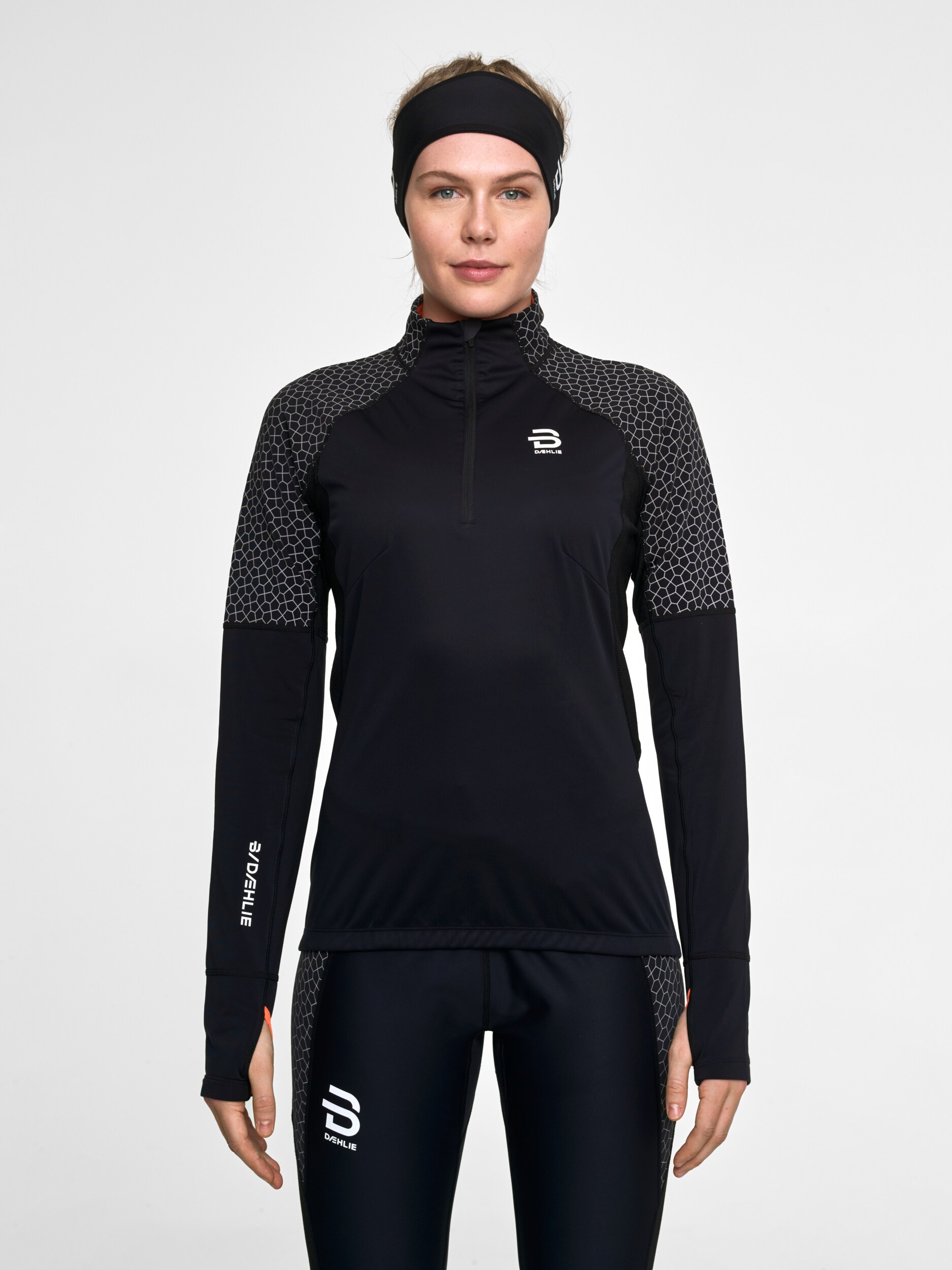 
DAHLIE, 
W Mora Top, 
Detail 1
