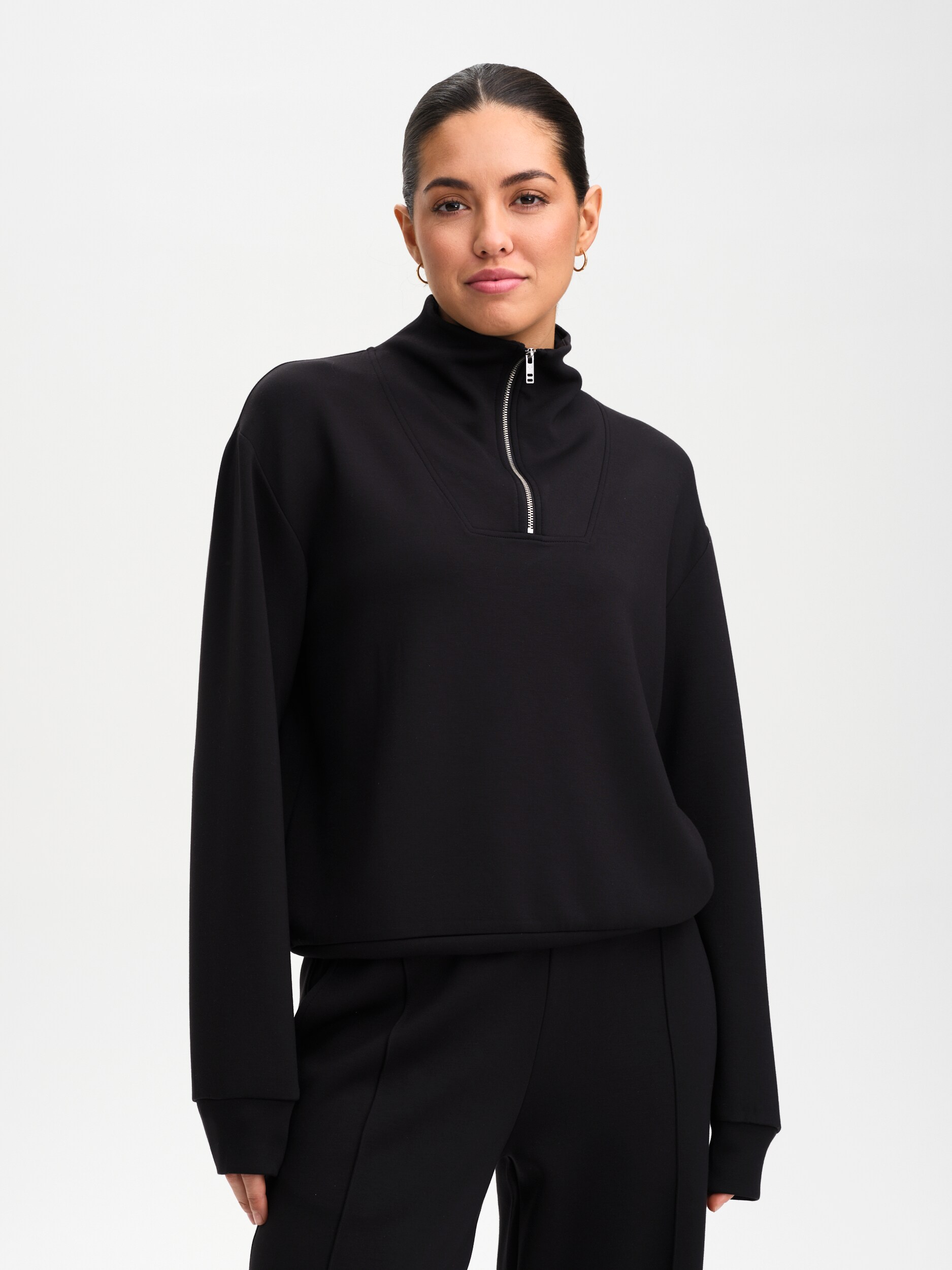 
SOC, 
W SOFT HALF ZIP, 
Detail 1
