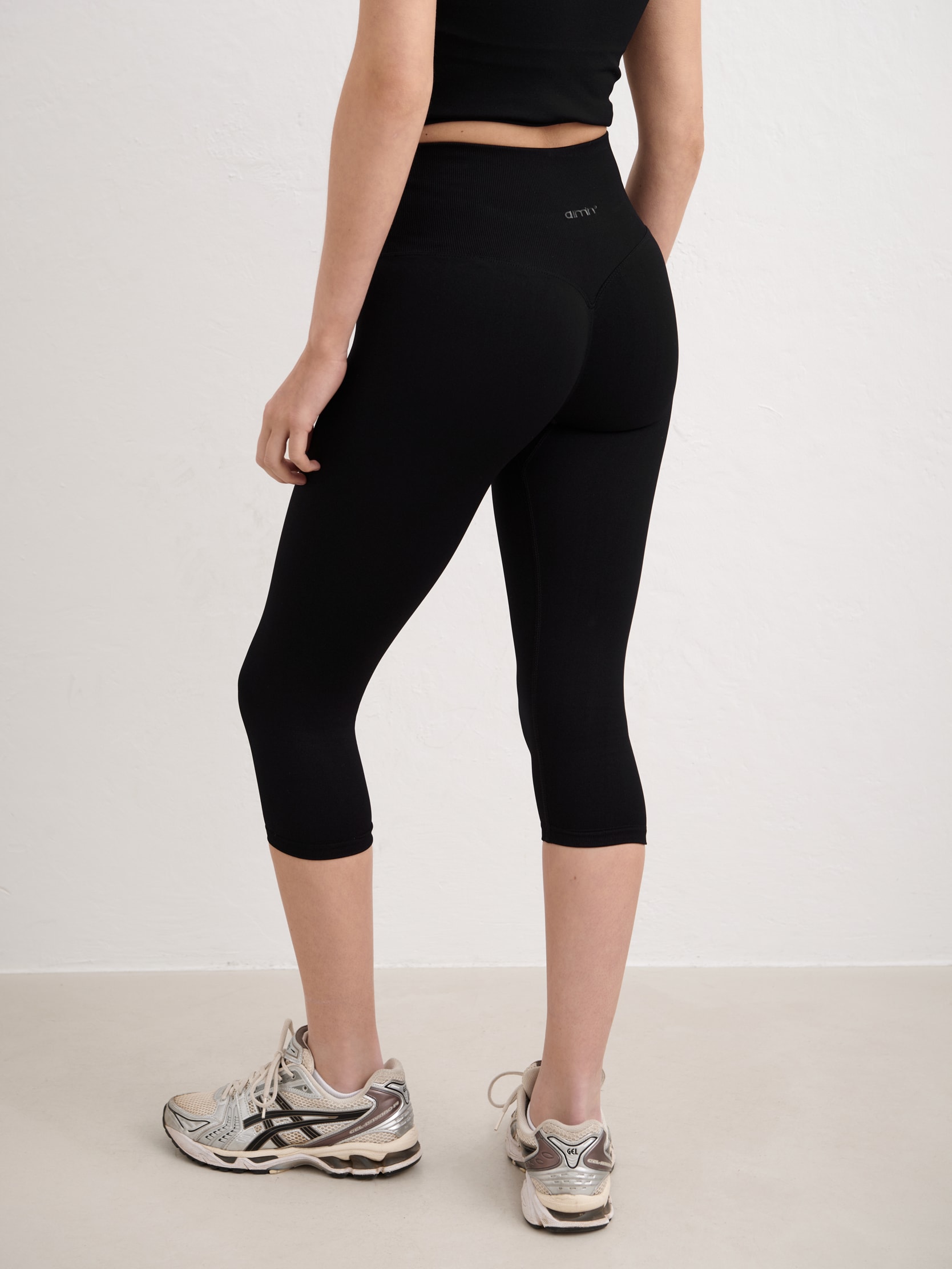 AIM&acute;N, SHAPE SEAMLESS CAPRI TIGHTS