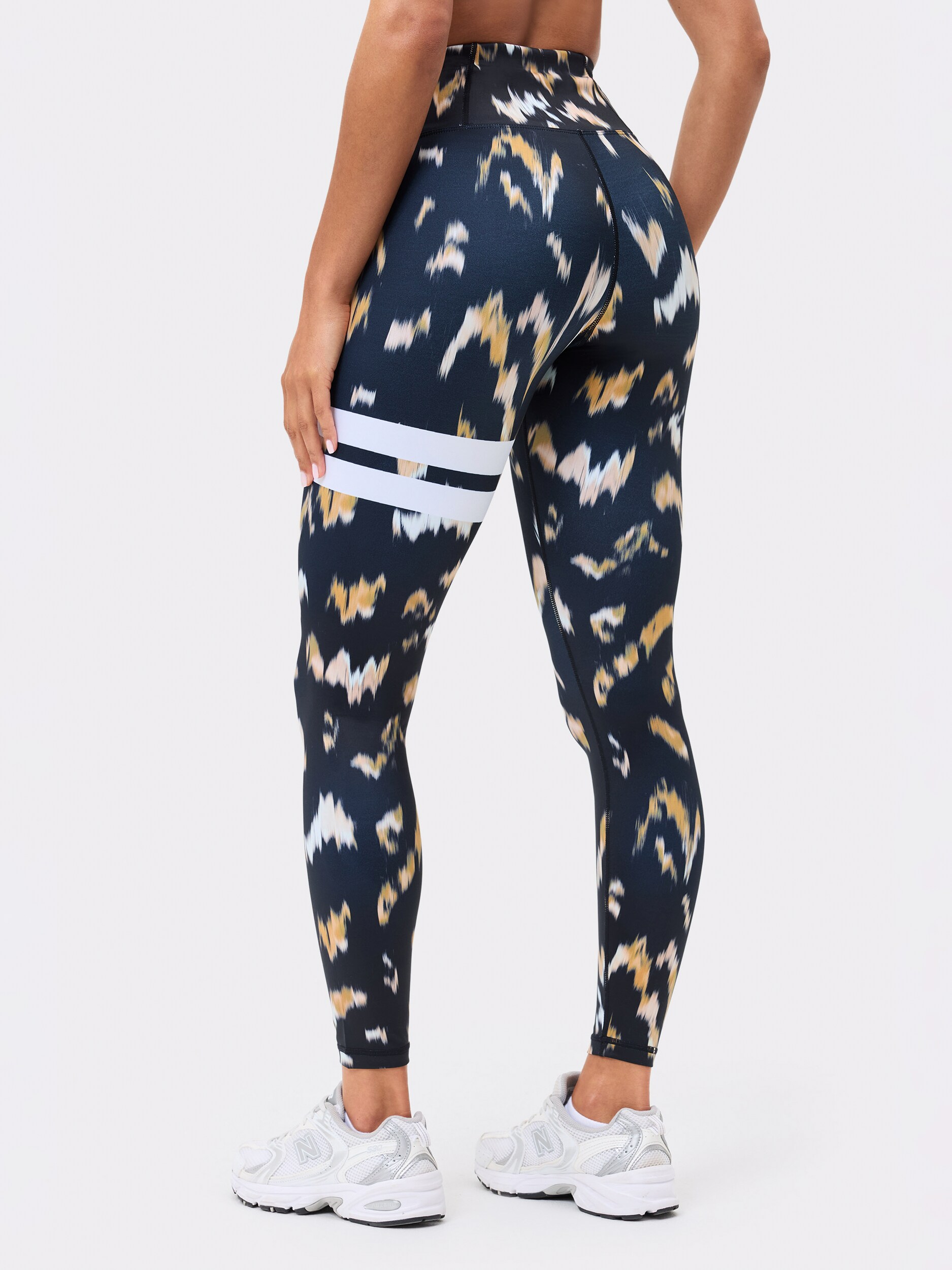 STRONGER, EXPLORE PRINTED LEGGINGS