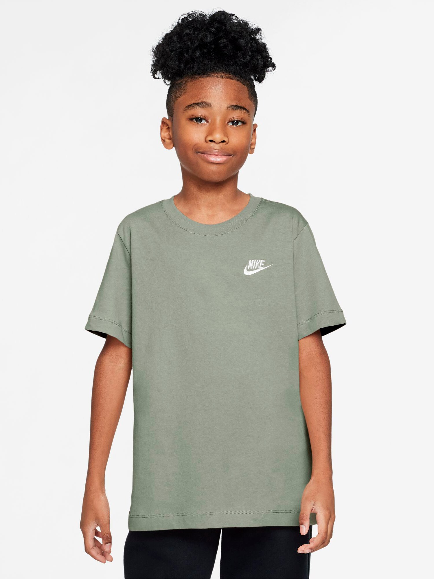 
NIKE, 
J Nsw Tee Emb Futura Ss, 
Detail 1
