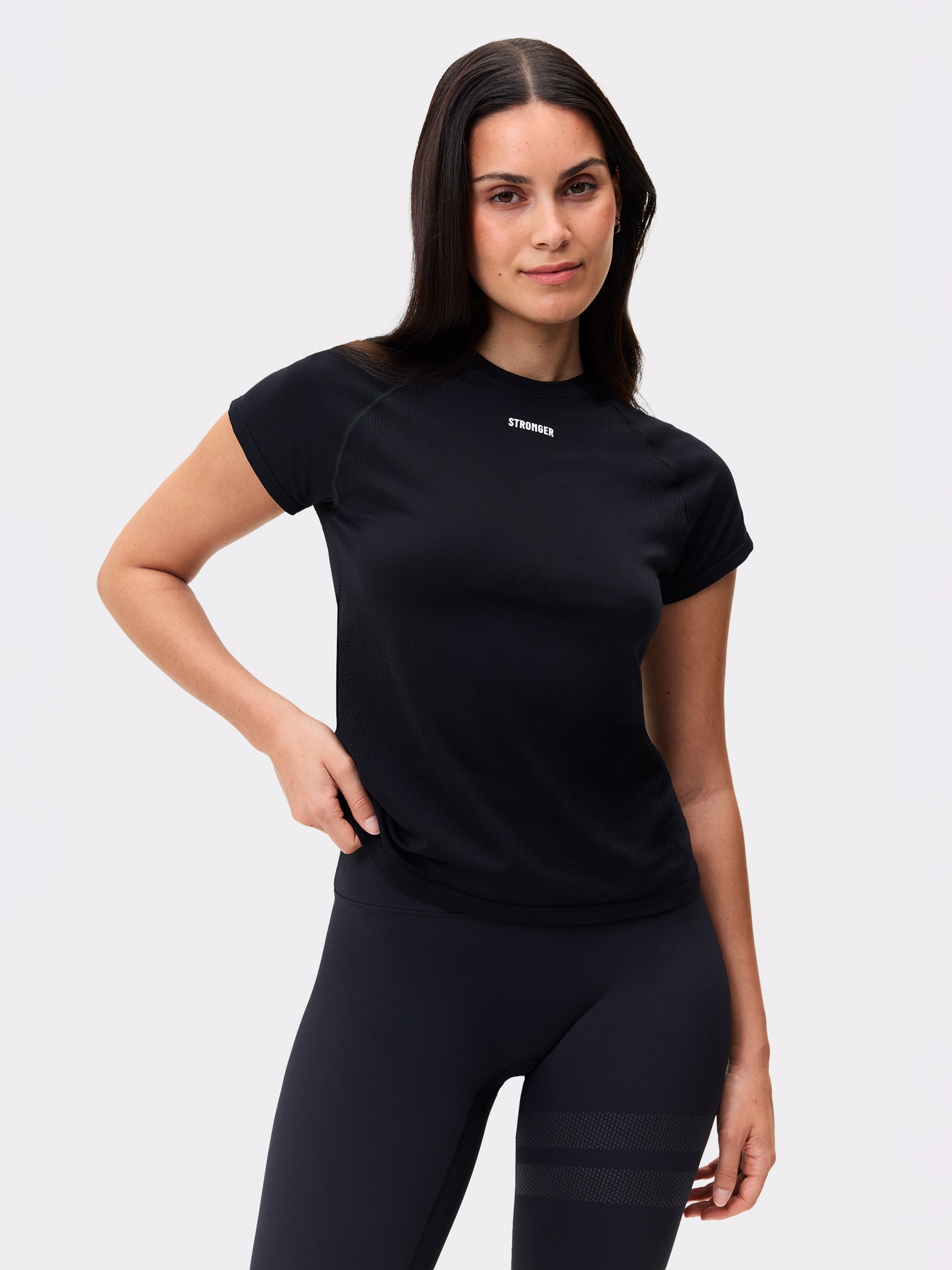 
STRONGER, 
SEAMLESS PERFORMANCE T-SHIRT, 
Detail 1
