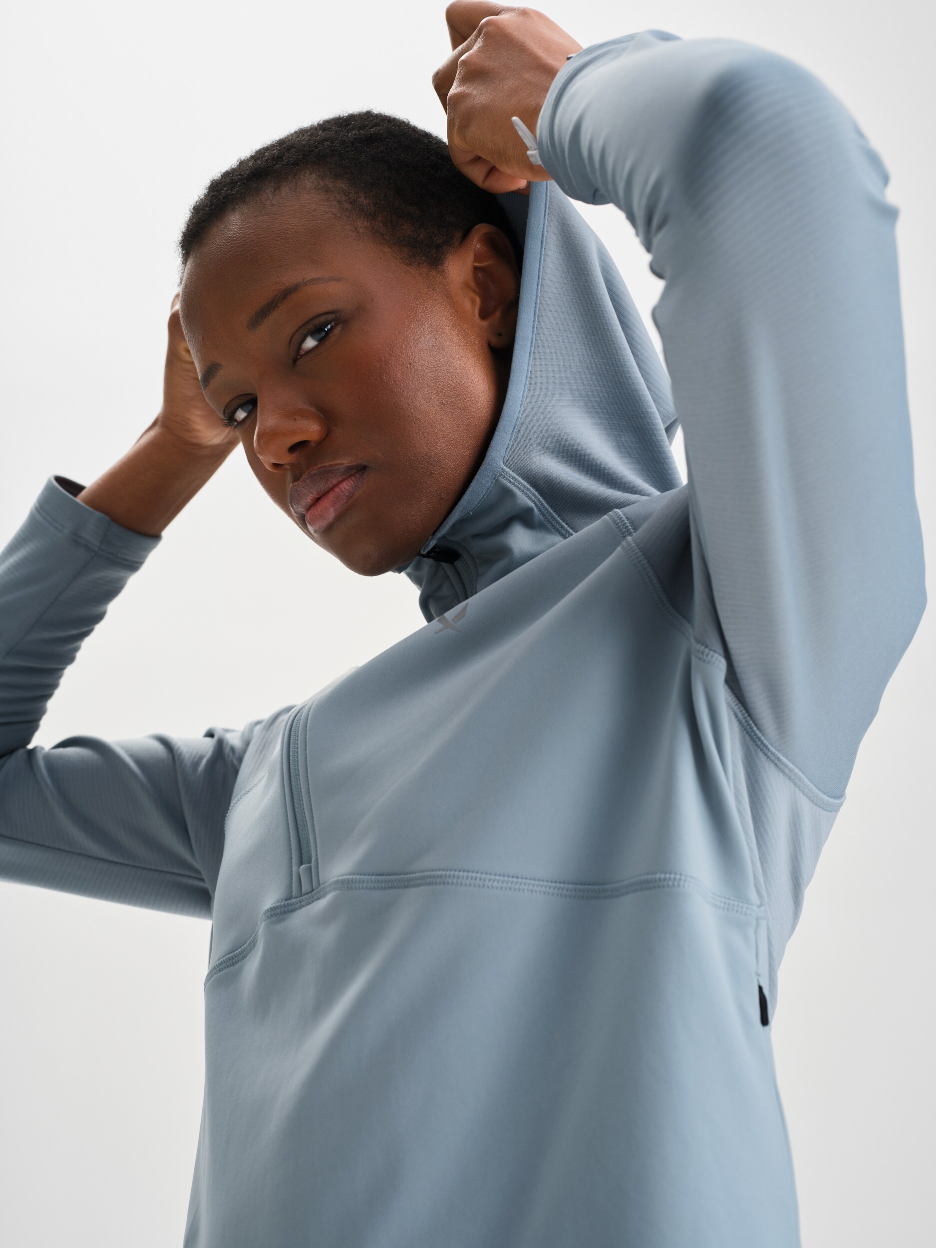 
SOC, 
W Run Endure Hood, 
Detail 1
