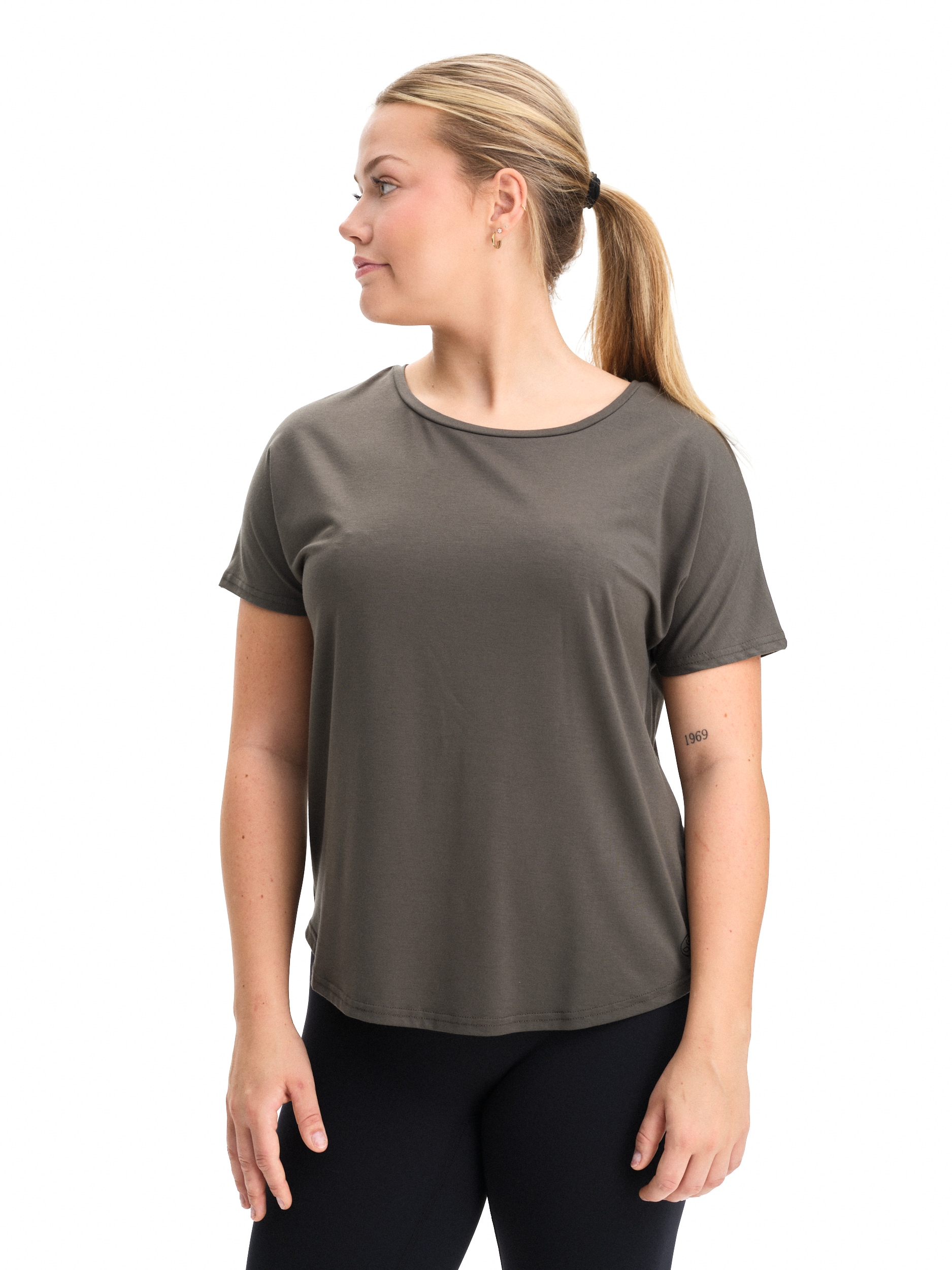 
GRATITUDE, 
LOOSE TEE W, 
Detail 1
