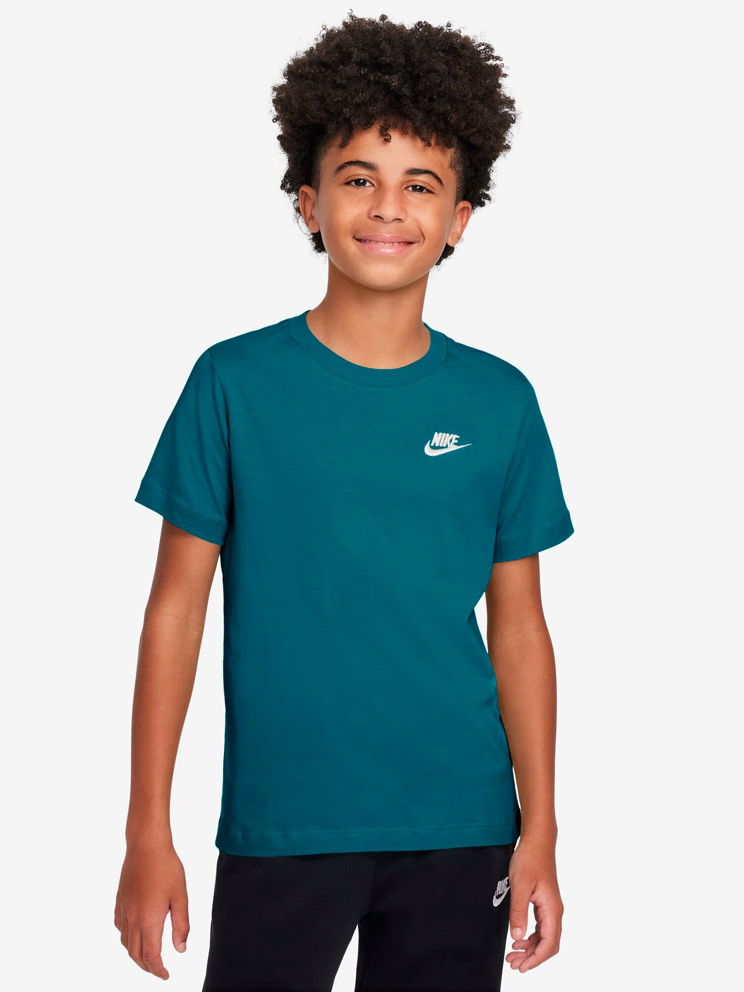 
NIKE, 
J Nsw Tee Emb Futura Ss, 
Detail 1
