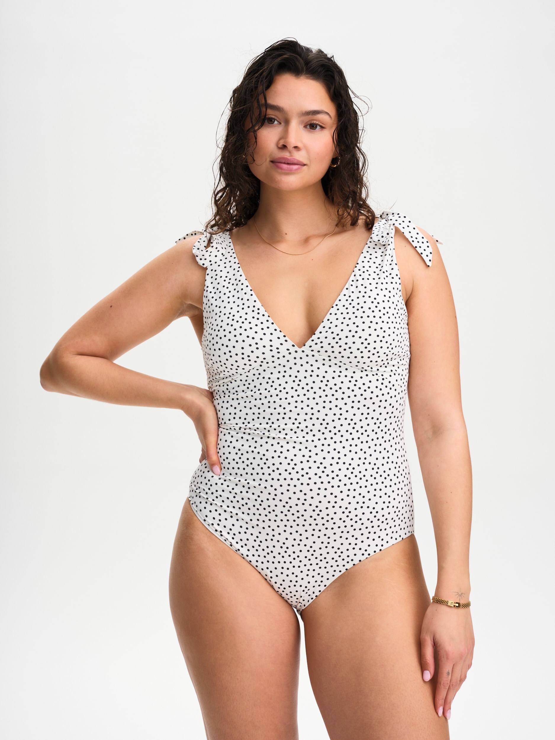 SOC, W BEACH BOW SUIT