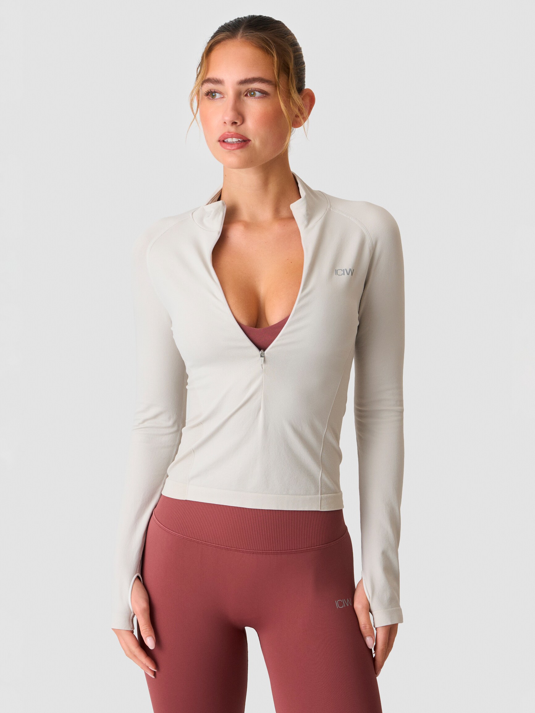 
ICANIWILL, 
DEFINE SEAMLESS INVISIBLE 1/2 ZIP LS W, 
Detail 1
