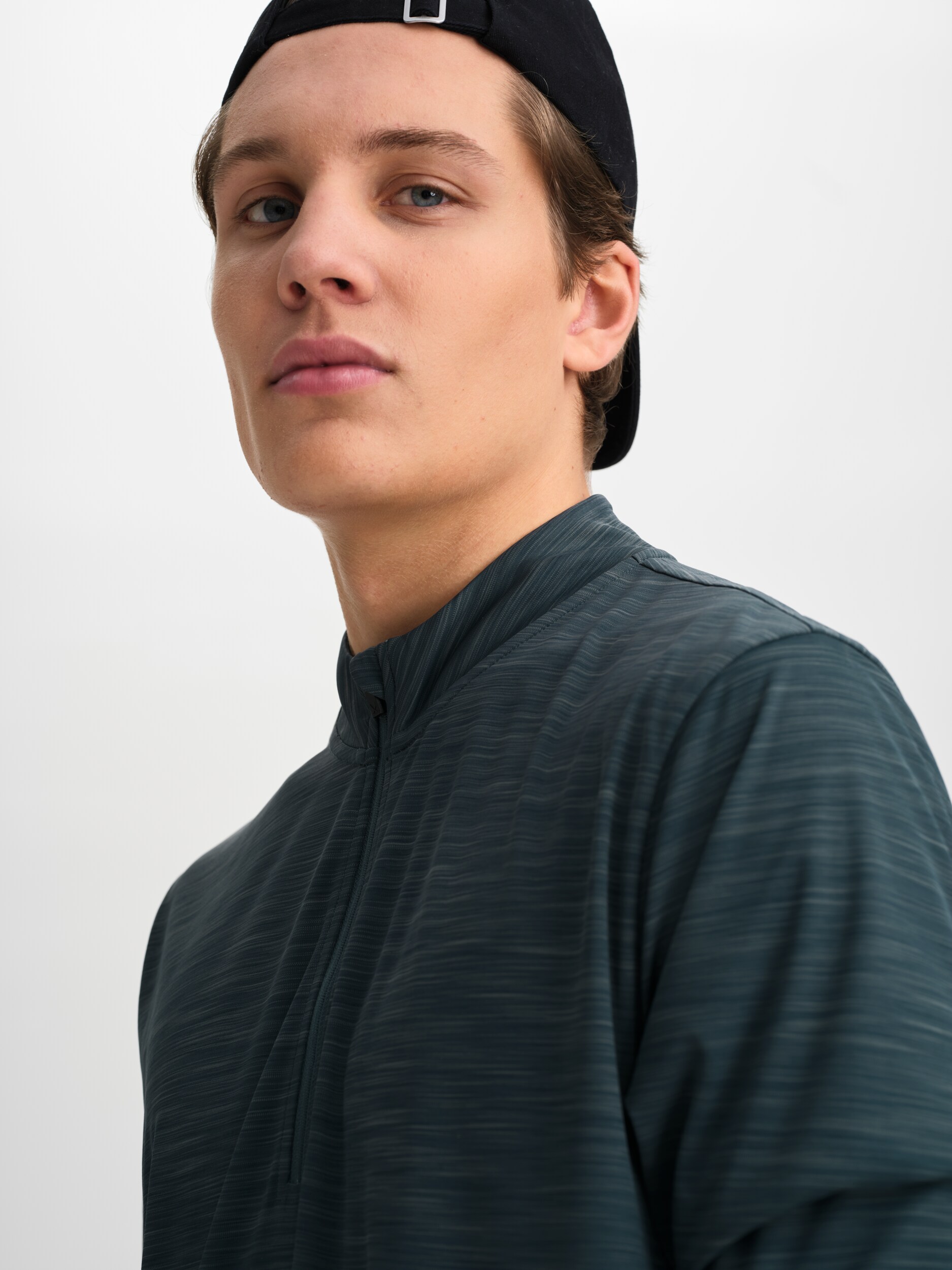 SOC, M TRAIN HALFZIP