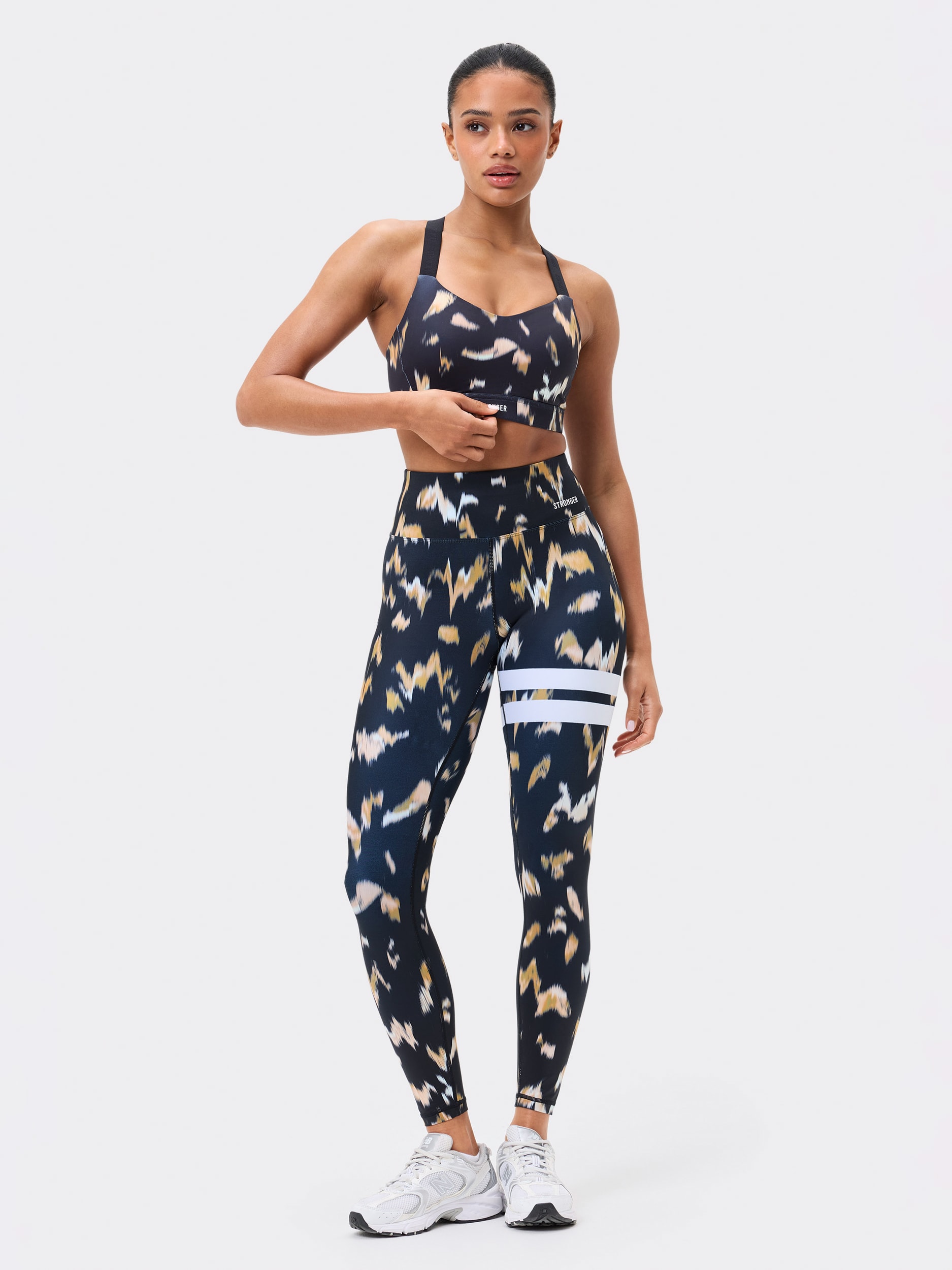 STRONGER, EXPLORE PRINTED LEGGINGS
