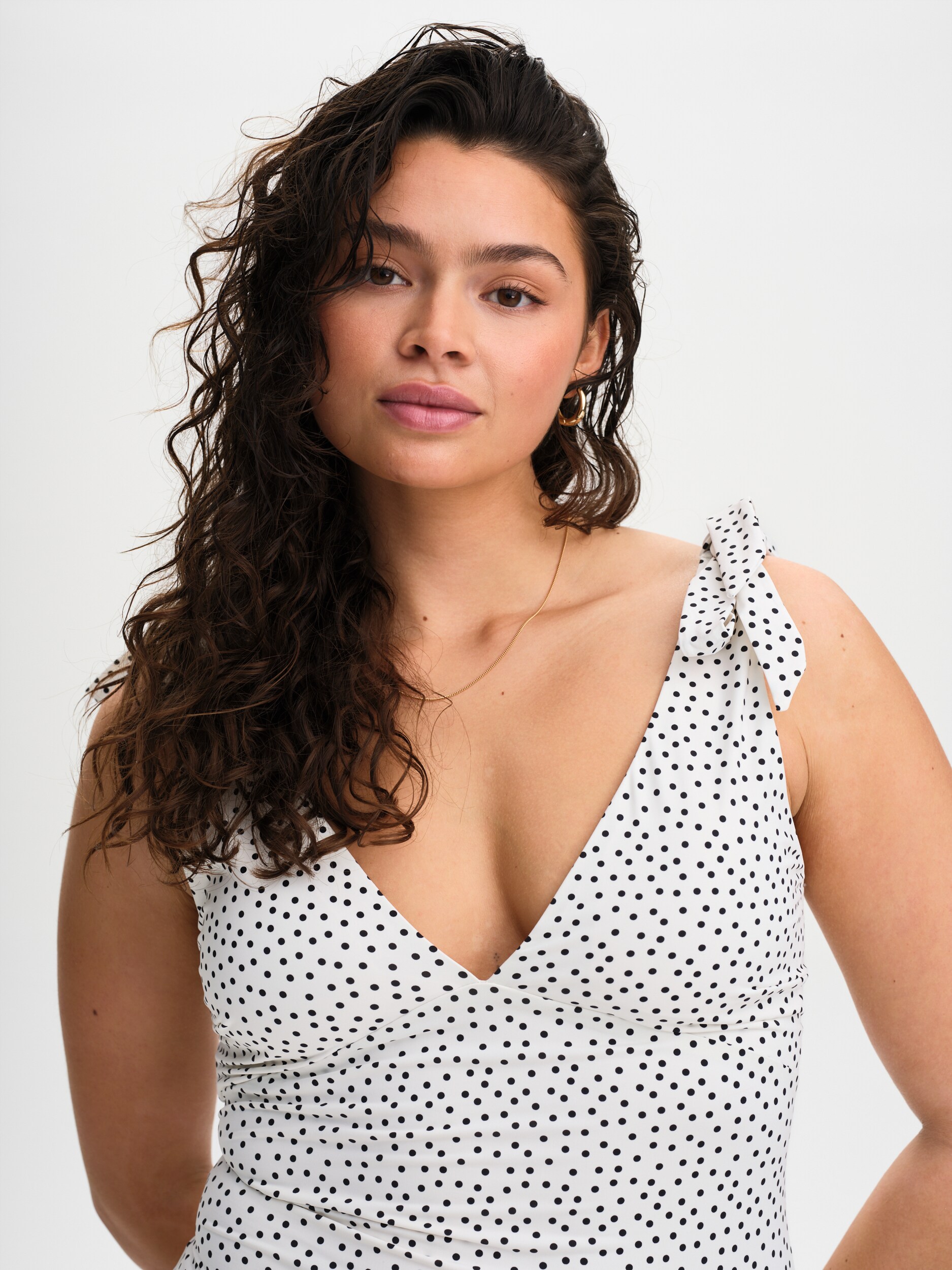 SOC, W BEACH BOW SUIT