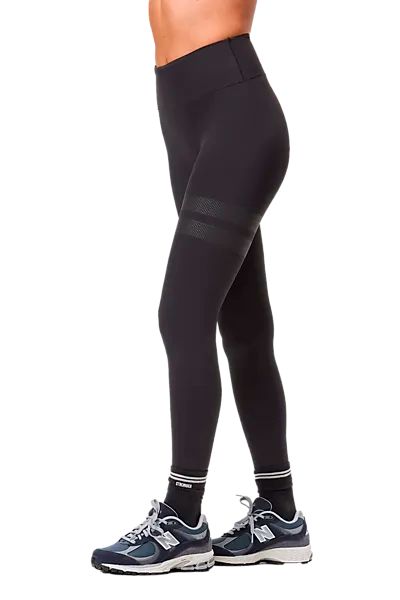 407172101101 STRONGER The Signature One Leggings 407172101101 STRONGER The Signature One Leggings Model01 Detail