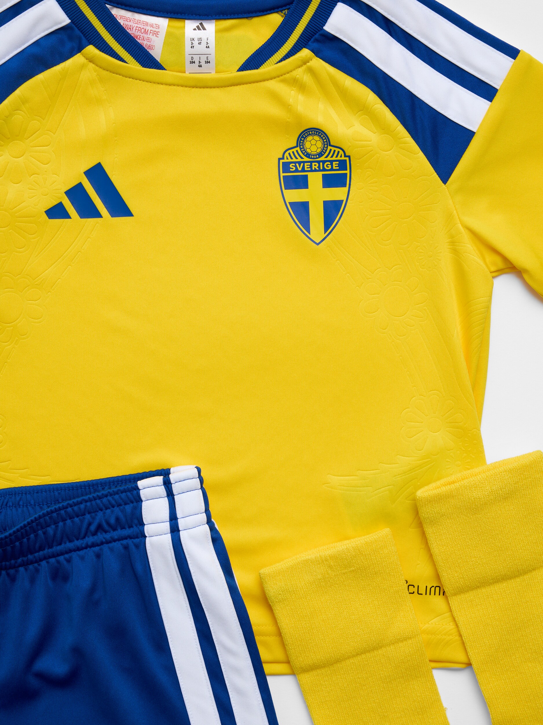 ADIDAS, Sweden 26 Home Kids Set
