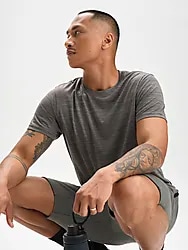 M Tech Tee Re - KHAKI GREY MELANGE Model01 Small1x1
