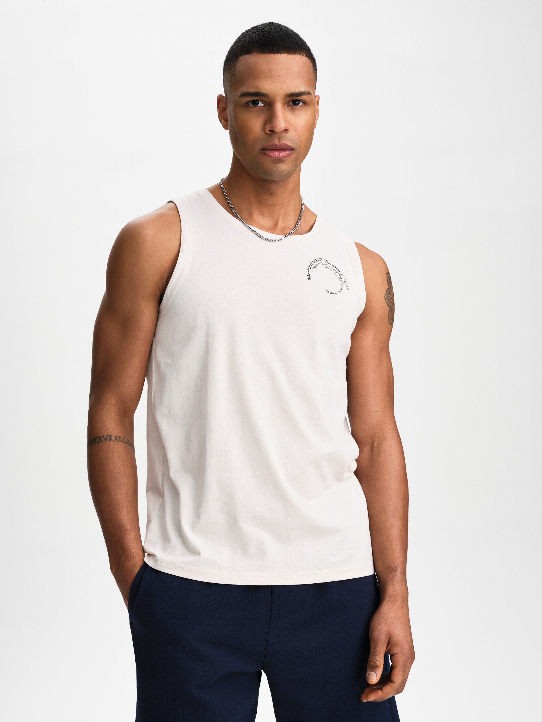 
SOC, 
M GRAPHIC TANK, 
Detail 1
