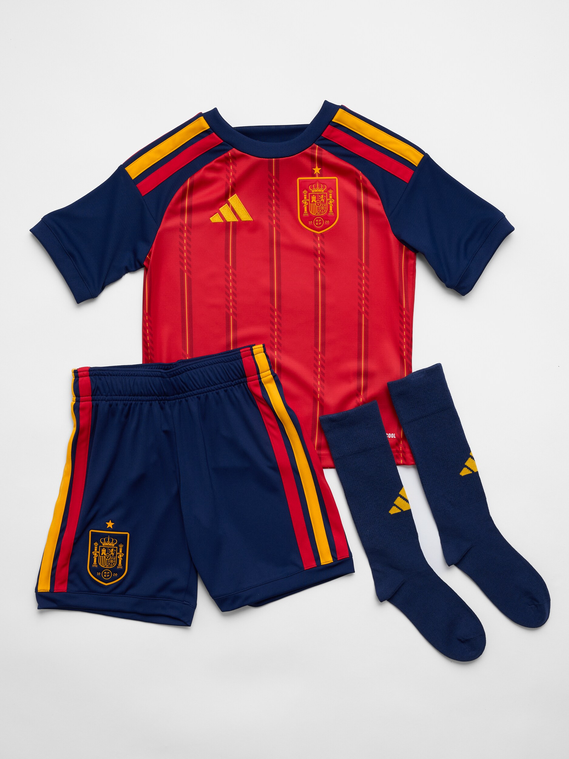 
ADIDAS, 
Spain 26 Home Youth Kit, 
Detail 1
