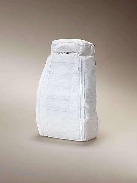 388134106101 DB Hugger Backpack 30L 388134106101 DB Hugger Backpack 30L Model01 Detail