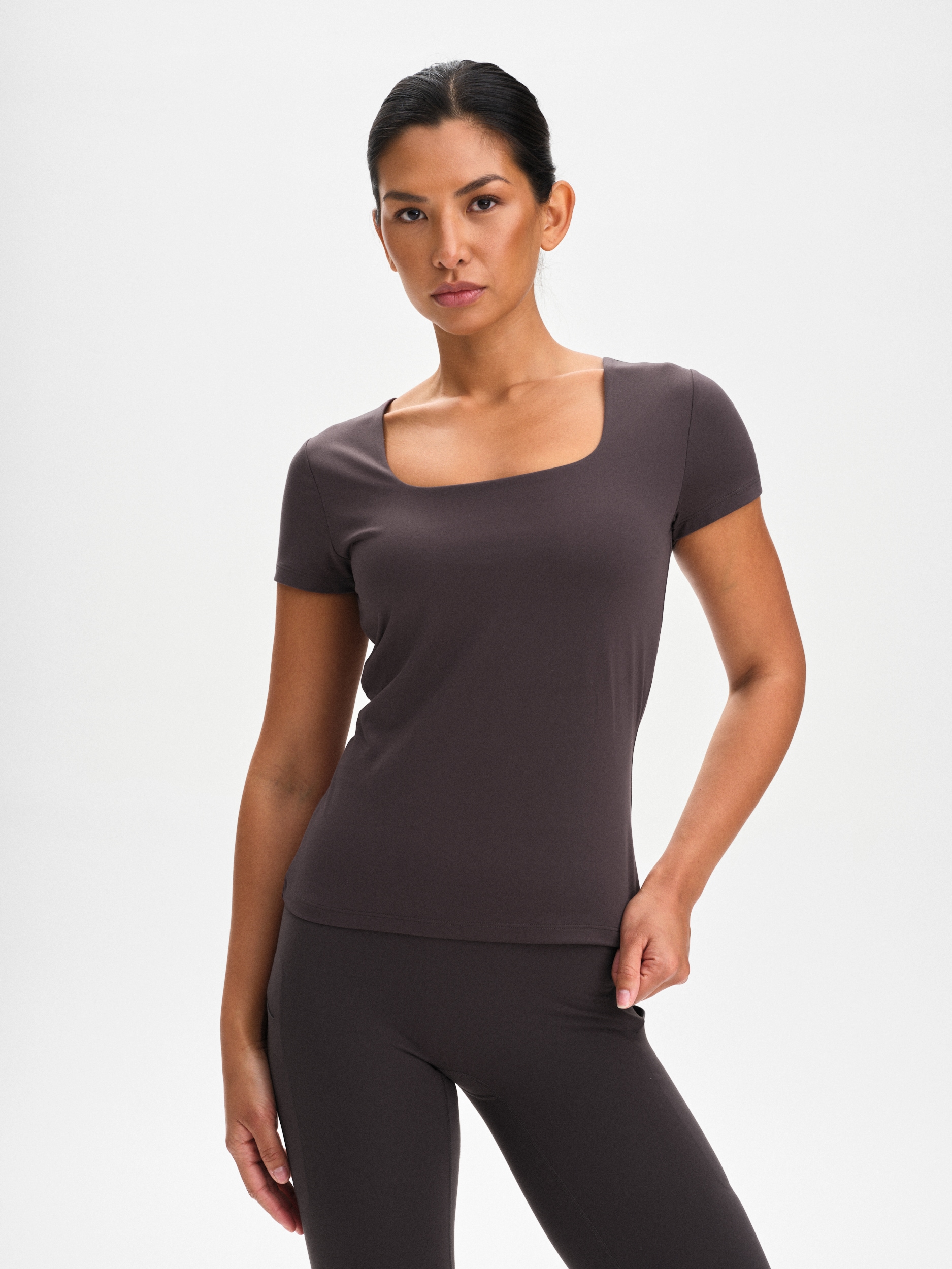 
SOC, 
W SOFT SQUARE TEE, 
Detail 1
