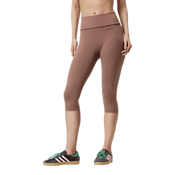 403953101101 STRONGER Soft Fold Over Capri 403953101101 STRONGER Soft Fold Over Capri Model01 Detail