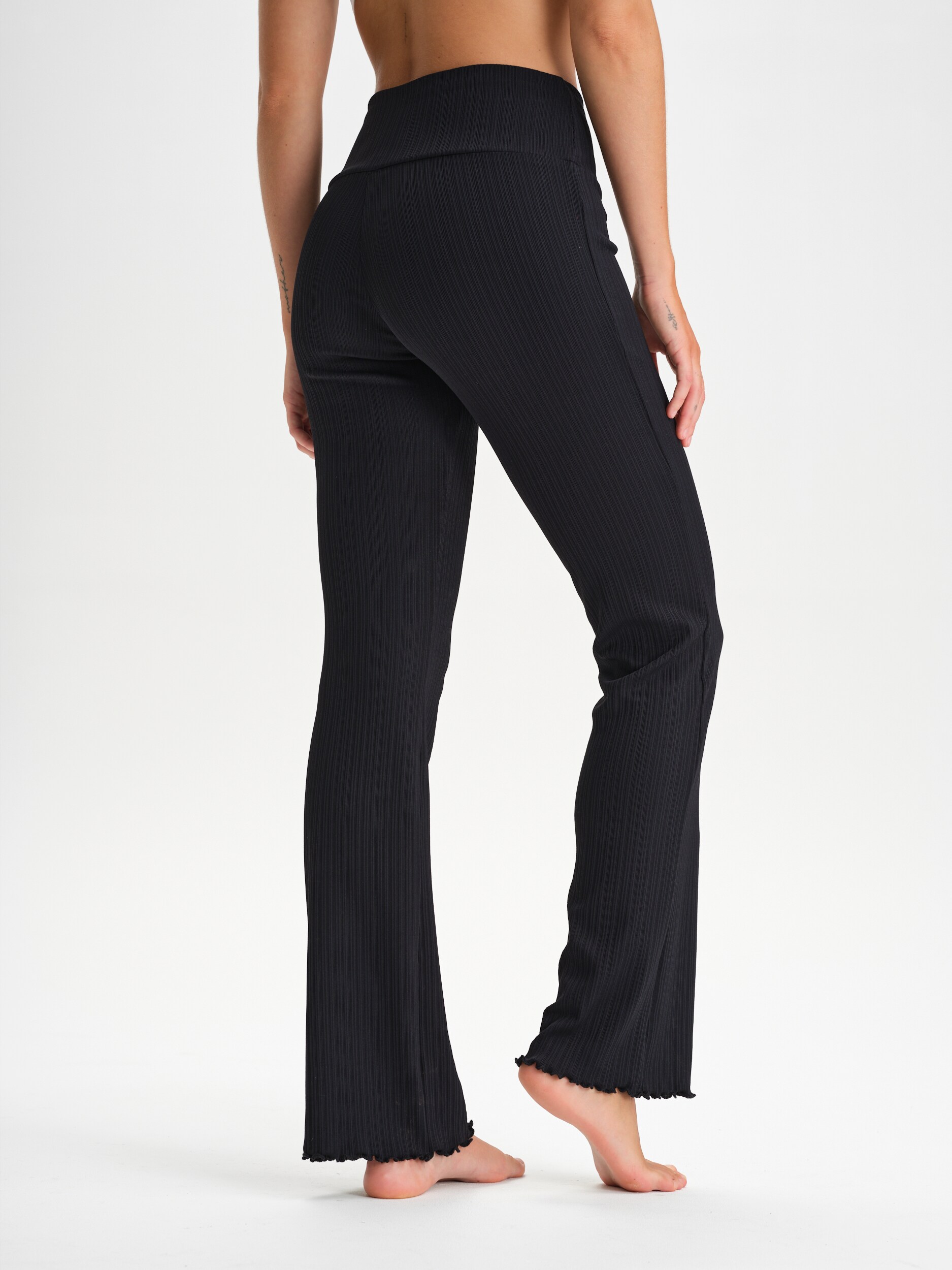 SOC, W Motion Pant